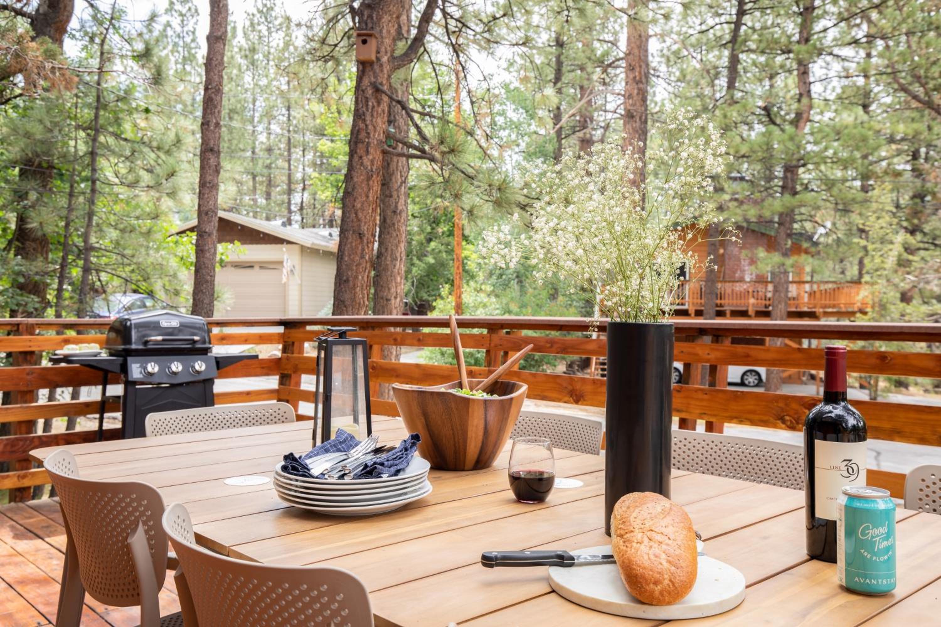 Updated Chic 4BDR w Large Deck Close to the Lake Avalon Pines by AvantStay