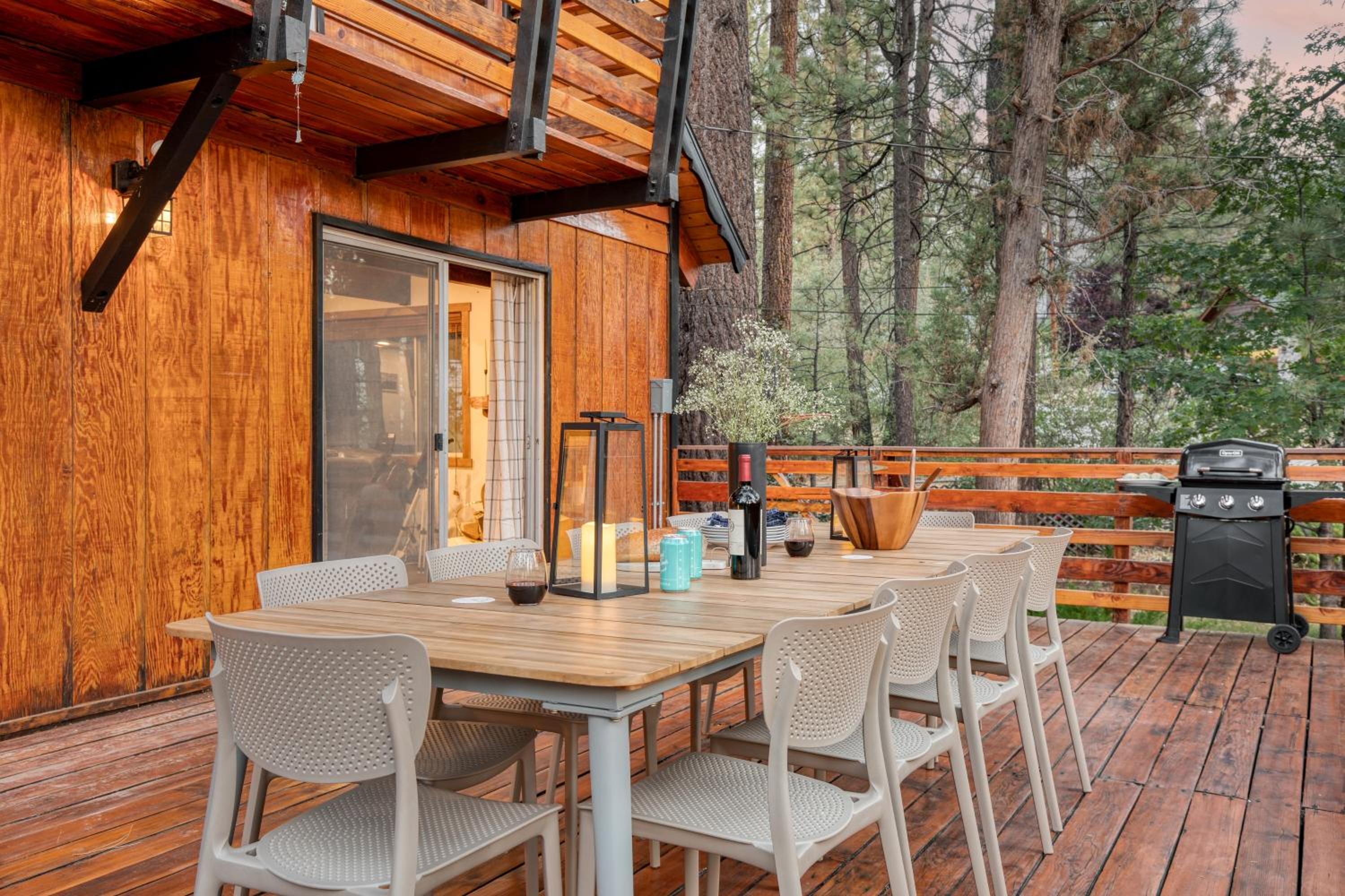 Updated Chic 4BDR w Large Deck Close to the Lake Avalon Pines by AvantStay