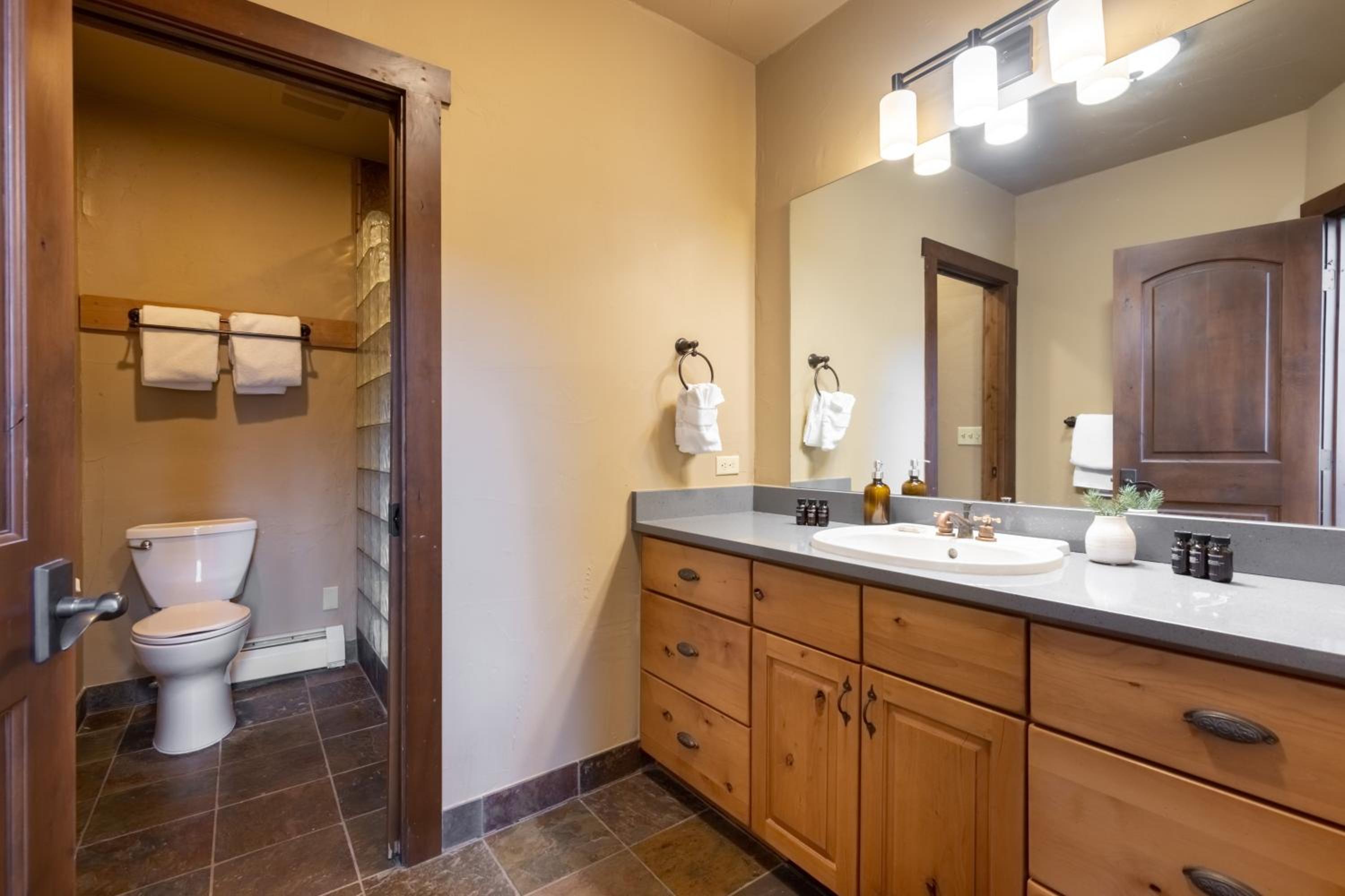 Frontier by AvantStay Incredible Mtn Views Hot Tub Gorgeous Breckenridge Home Close to Slopes