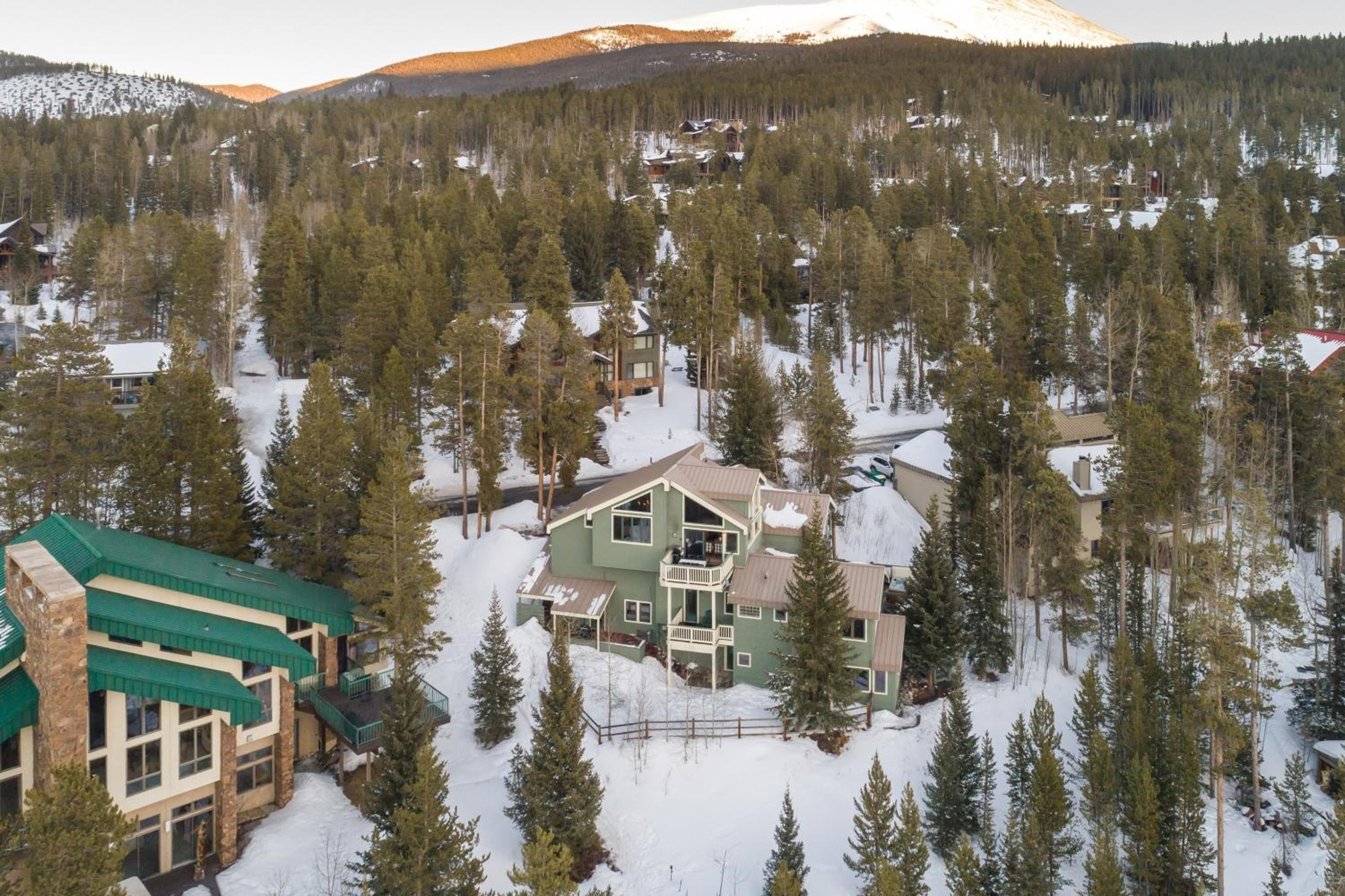 Frontier by AvantStay Incredible Mtn Views Hot Tub Gorgeous Breckenridge Home Close to Slopes
