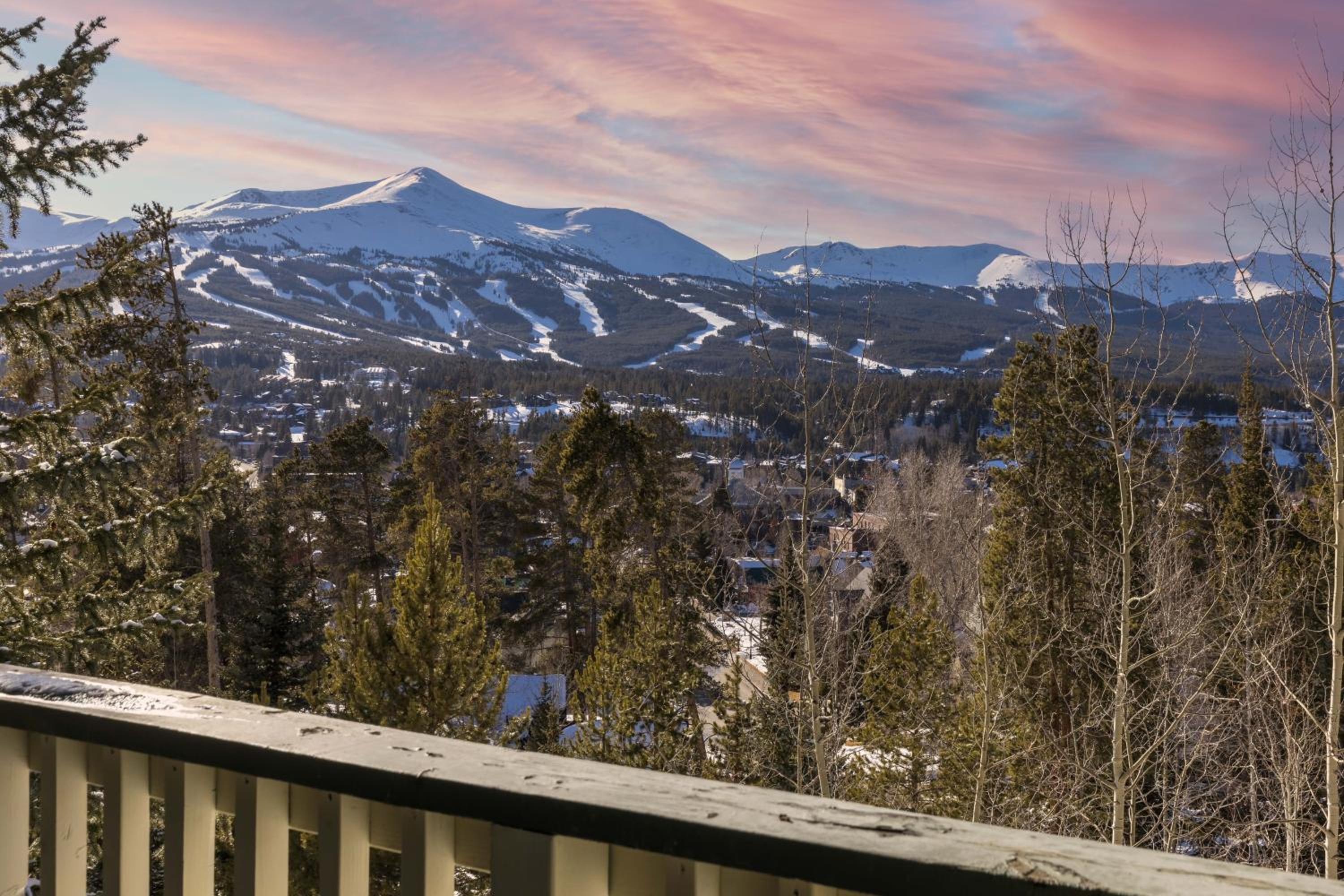 Frontier by AvantStay Incredible Mtn Views Hot Tub Gorgeous Breckenridge Home Close to Slopes