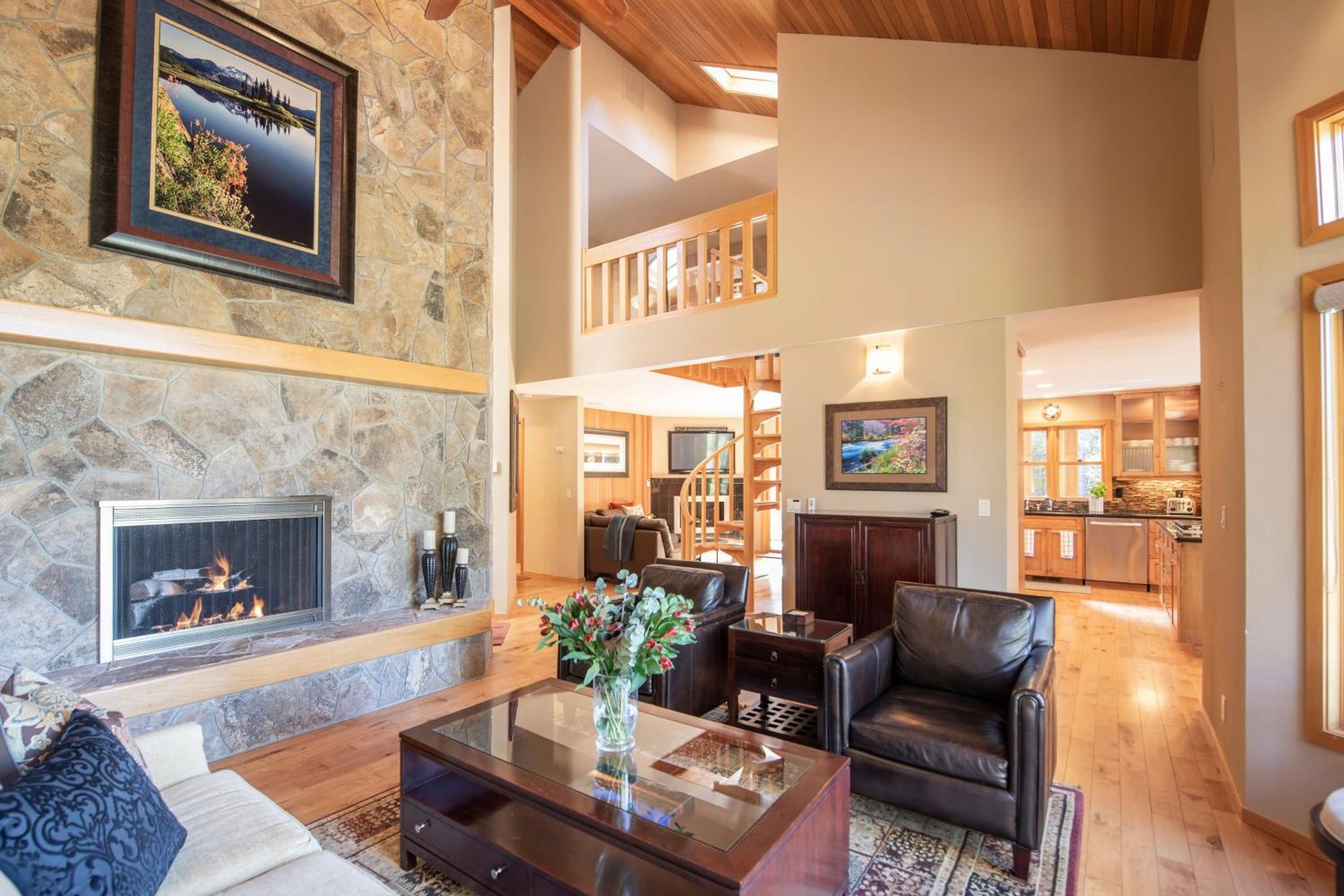 Sunriver by AvantStay Cozy Mountain Home w Indoor Pool and Hot Tub