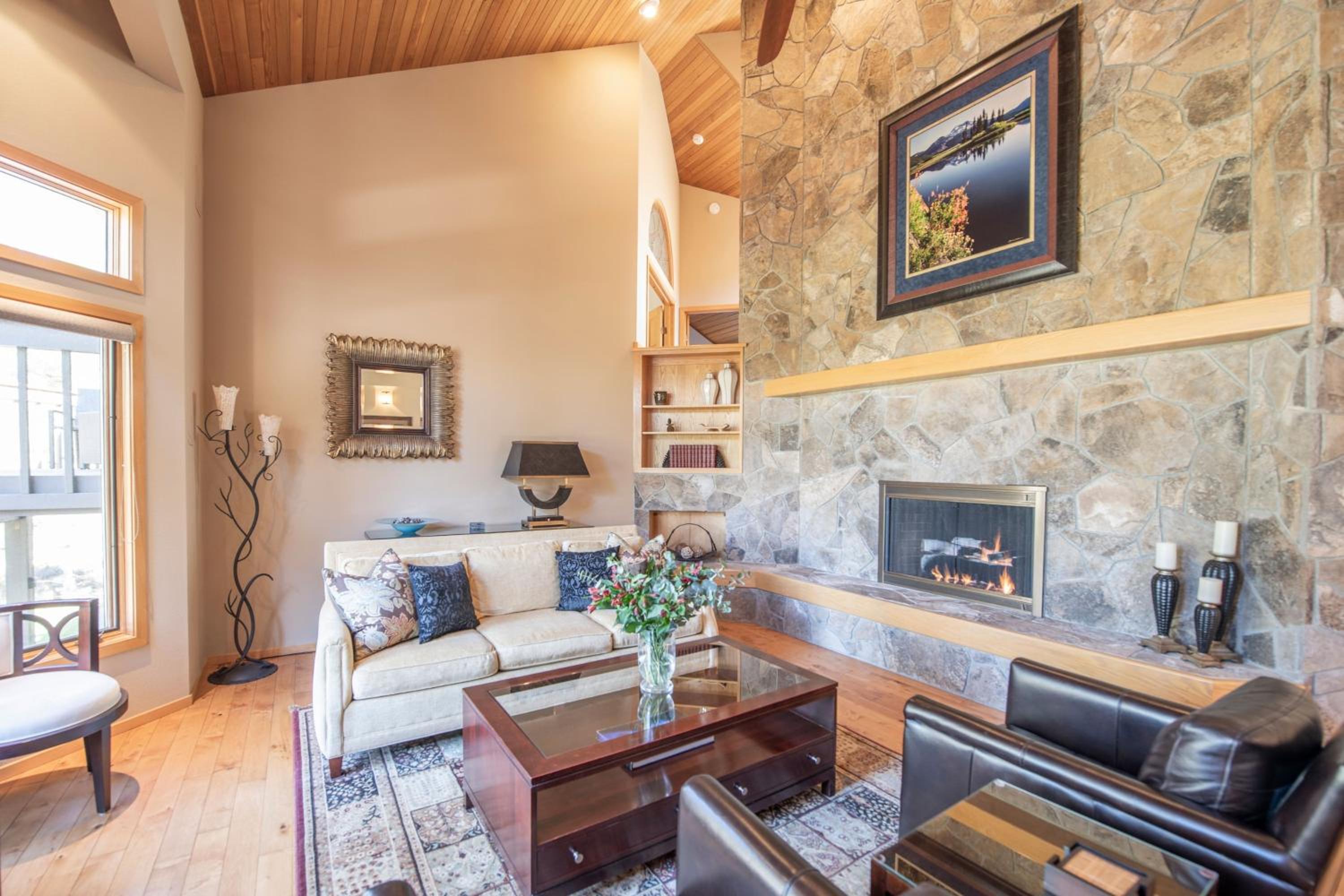 Sunriver by AvantStay Cozy Mountain Home w Indoor Pool and Hot Tub