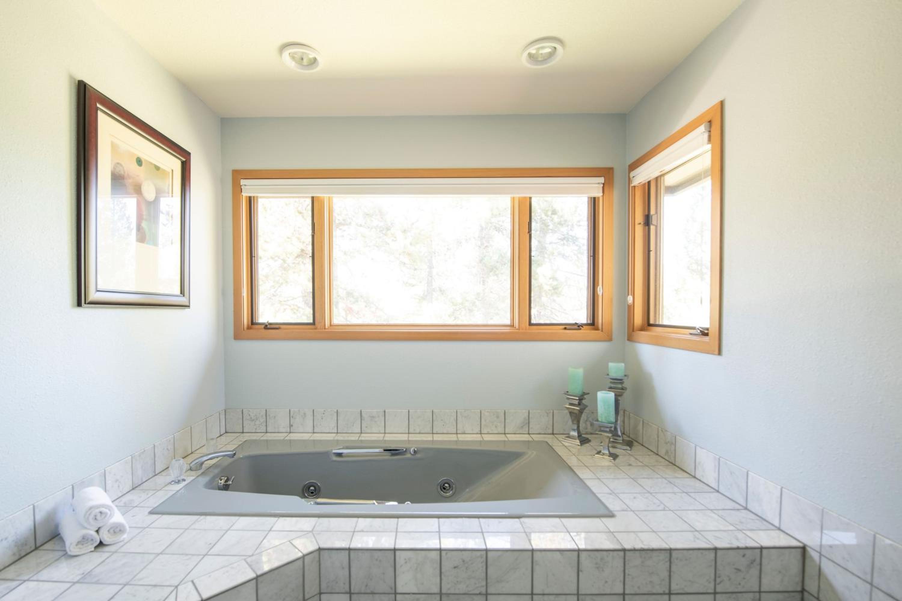 Sunriver by AvantStay Cozy Mountain Home w Indoor Pool and Hot Tub