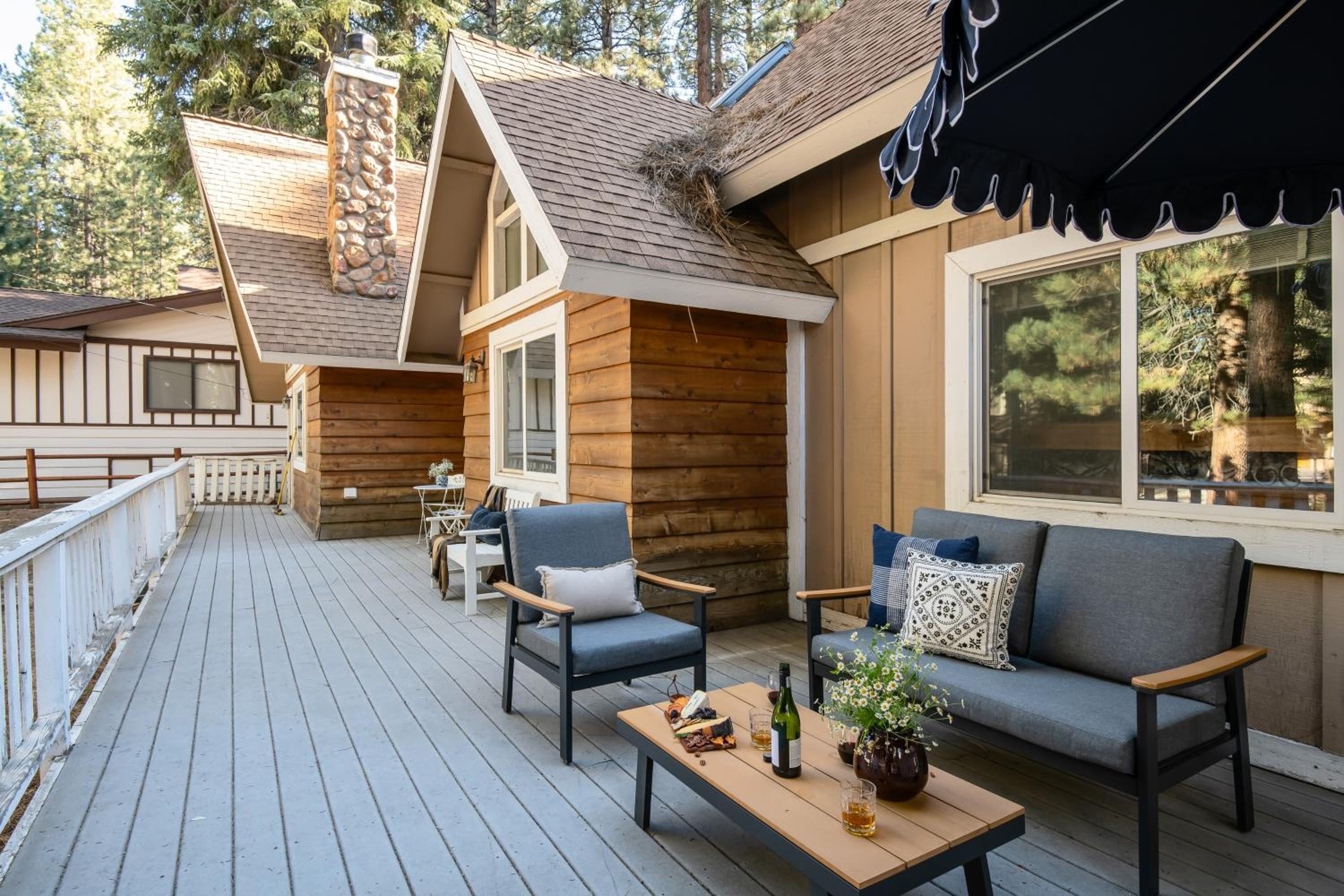 Hartwood by AvantStay Cozy Big Bear Abode w Spacious Deck Stone Fireplace