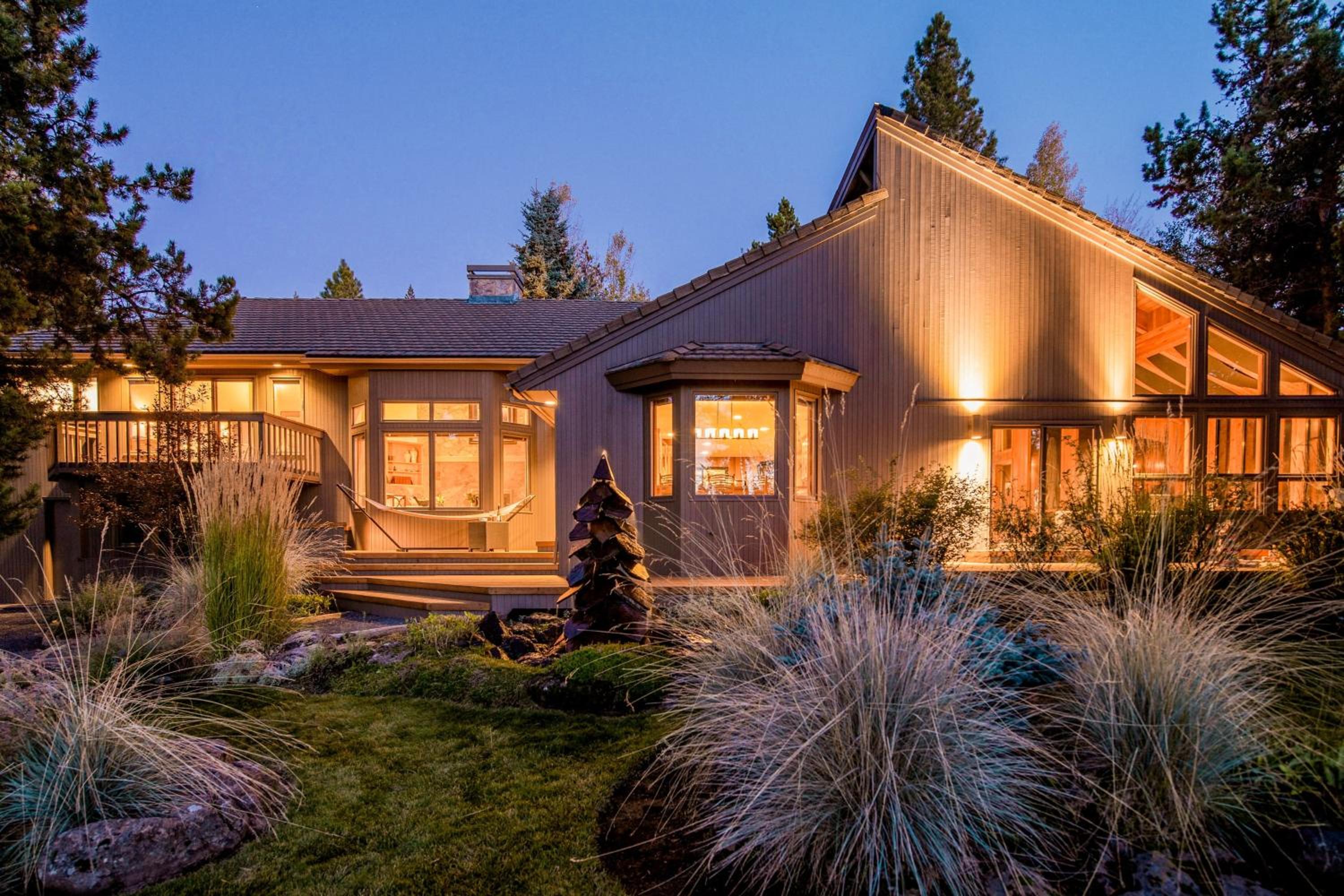 Sunriver by AvantStay Cozy Mountain Home w Indoor Pool and Hot Tub