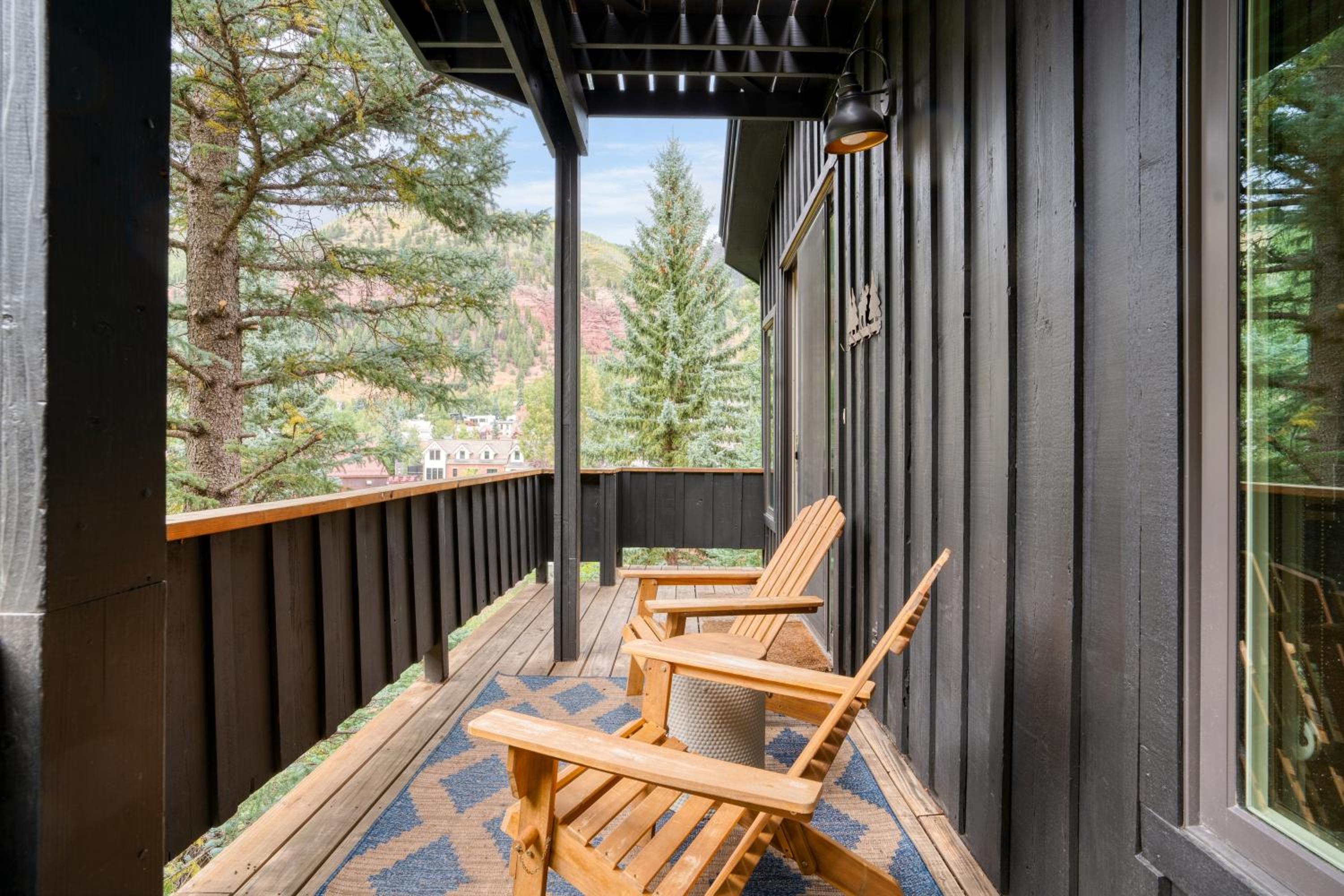 Manitou Riverhouse 115 by AvantStay