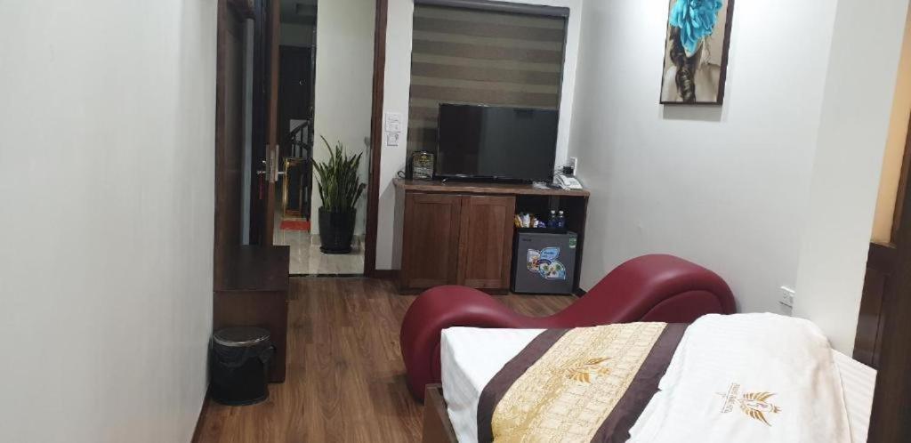 Phương Trang Hotel - 71 Giáp Nhị HN - by BAY LUXURY