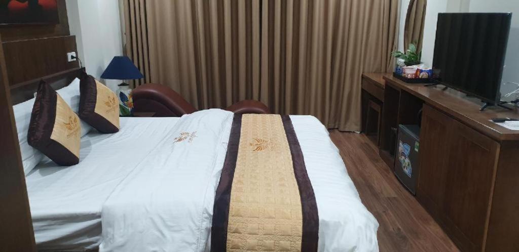 Phương Trang Hotel - 71 Giáp Nhị HN - by BAY LUXURY