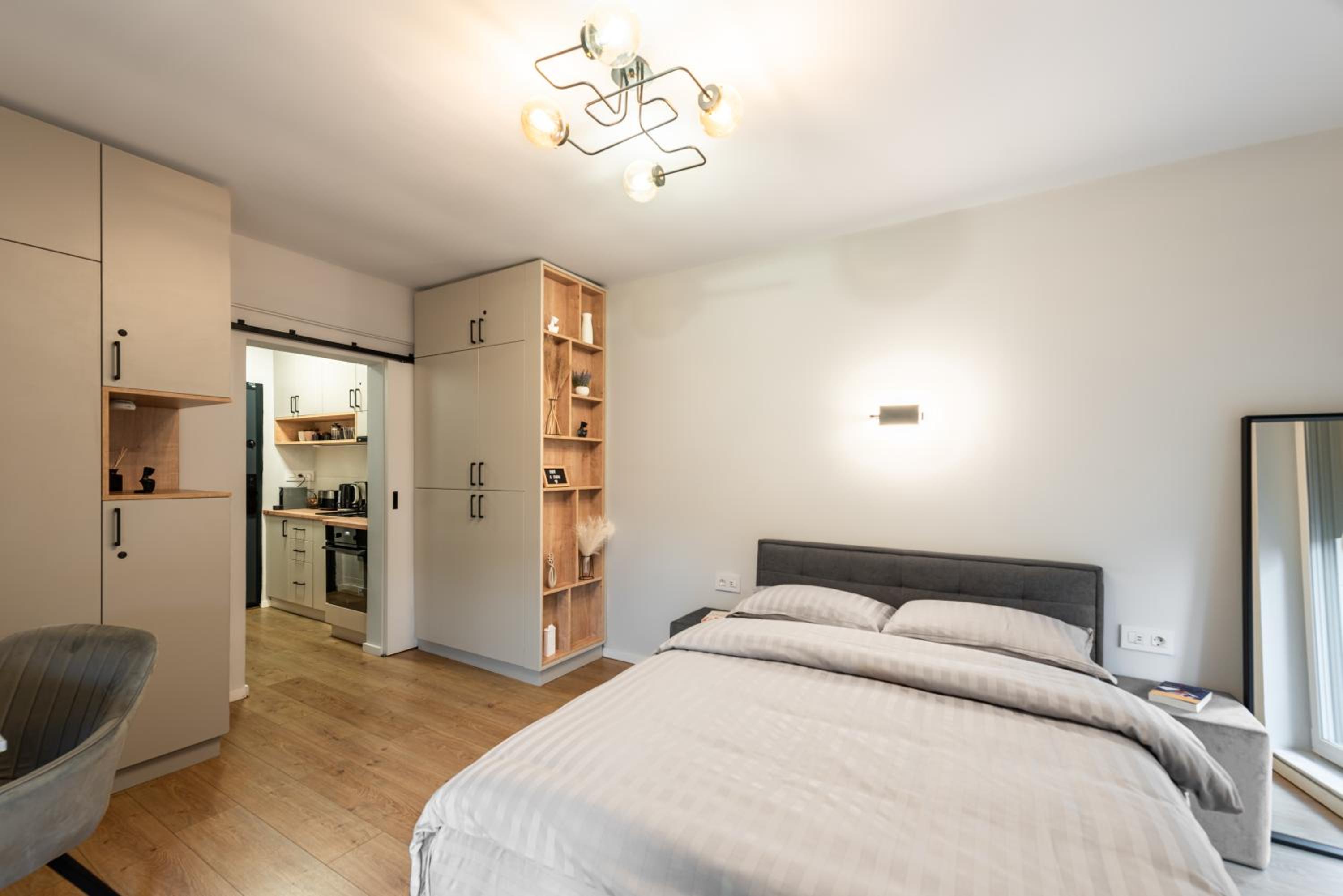 CLUJSTAYS Urban Studio near Iulius Mall view 4