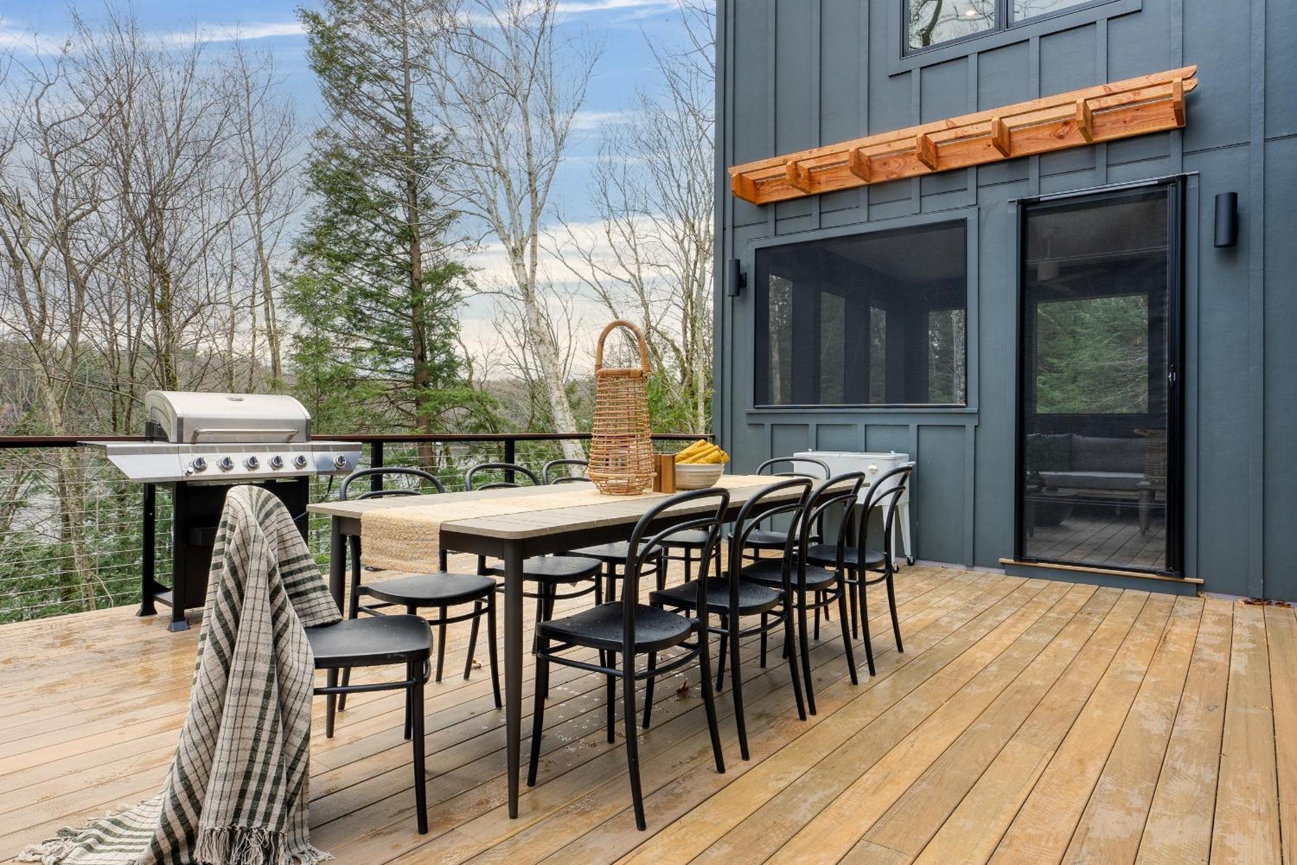 Forget-Me-Not by AvantStay Bold Lakefront Escape