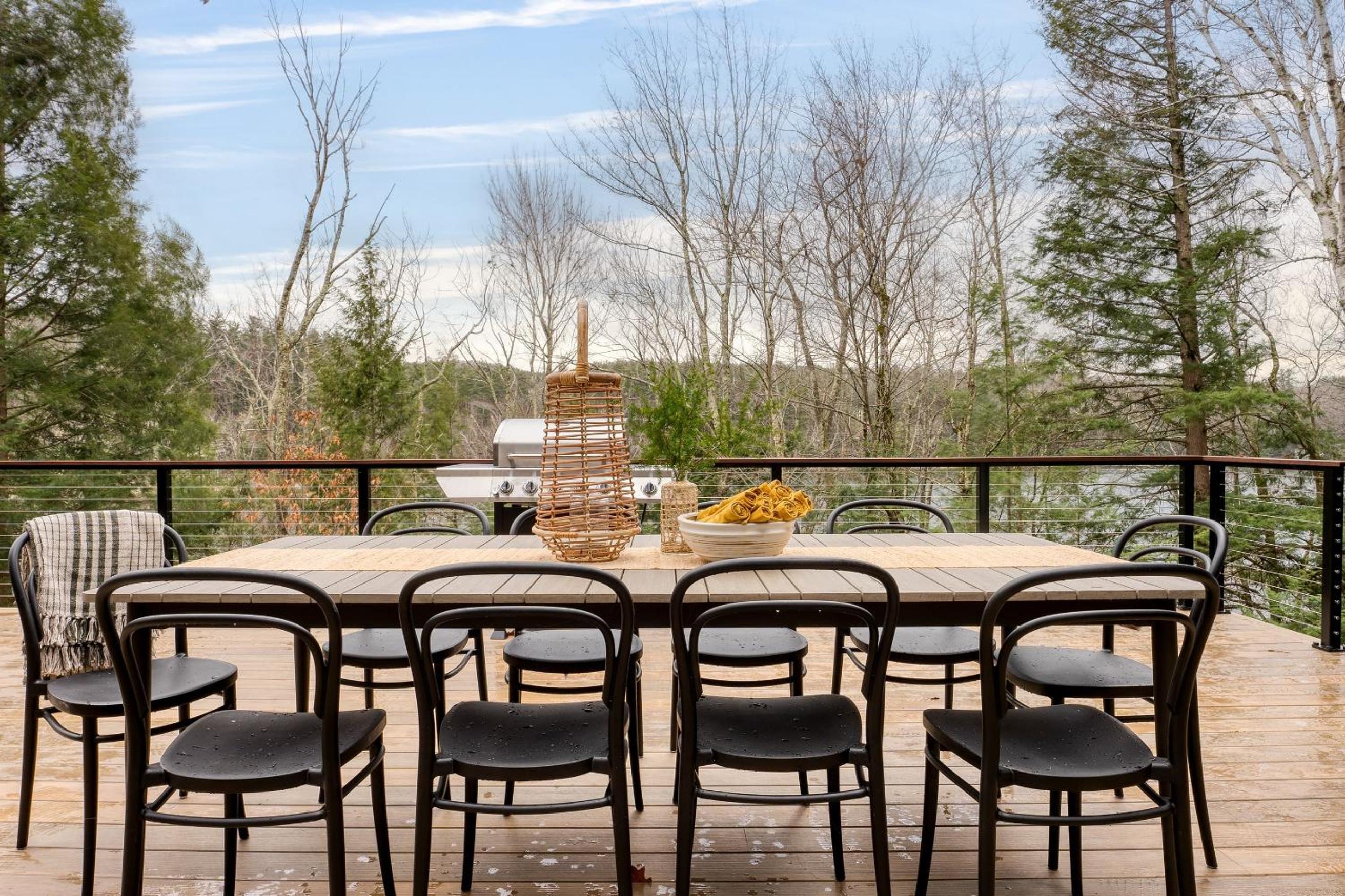 Forget-Me-Not by AvantStay Bold Lakefront Escape