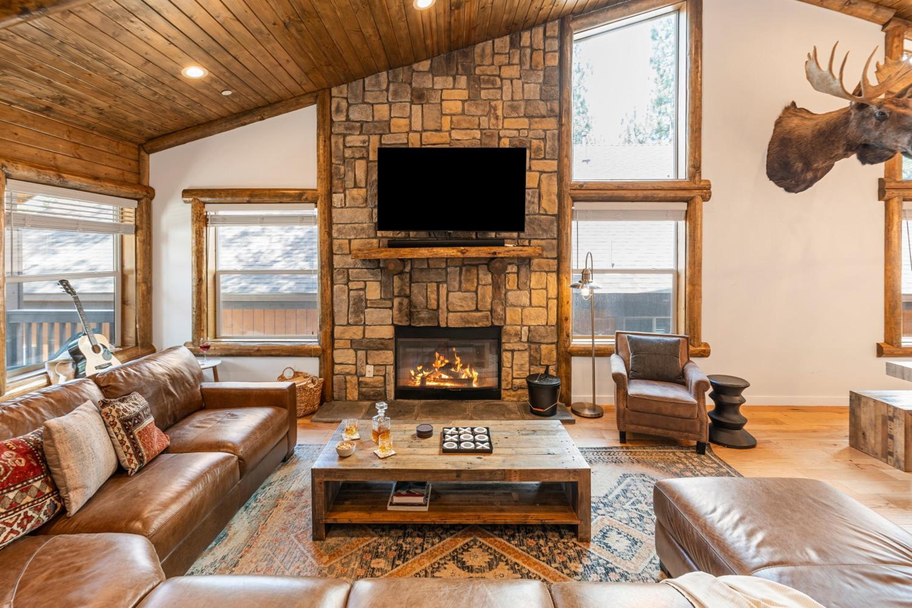 Teddy by AvantStay Majestic Cabin in Big Bear w Balcony