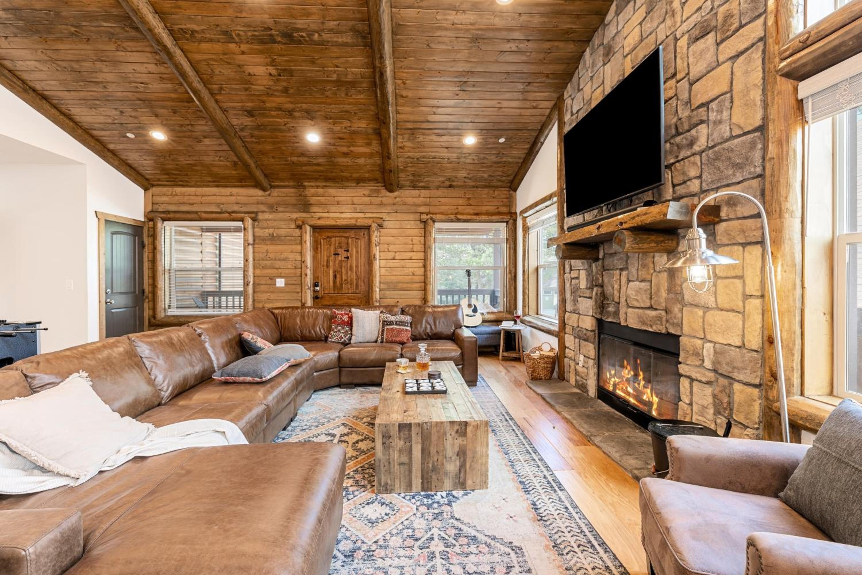 Teddy by AvantStay Majestic Cabin in Big Bear w Balcony