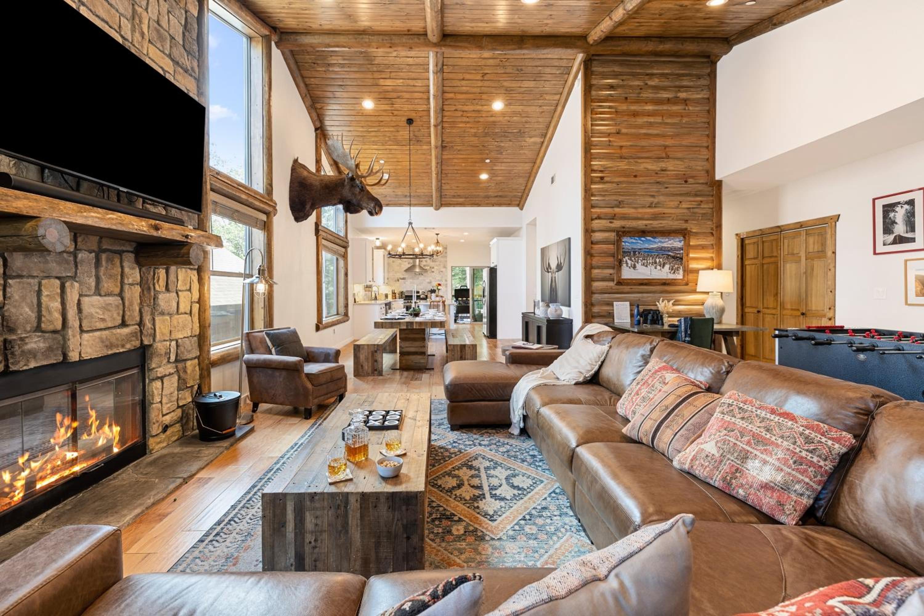 Teddy by AvantStay Majestic Cabin in Big Bear w Balcony