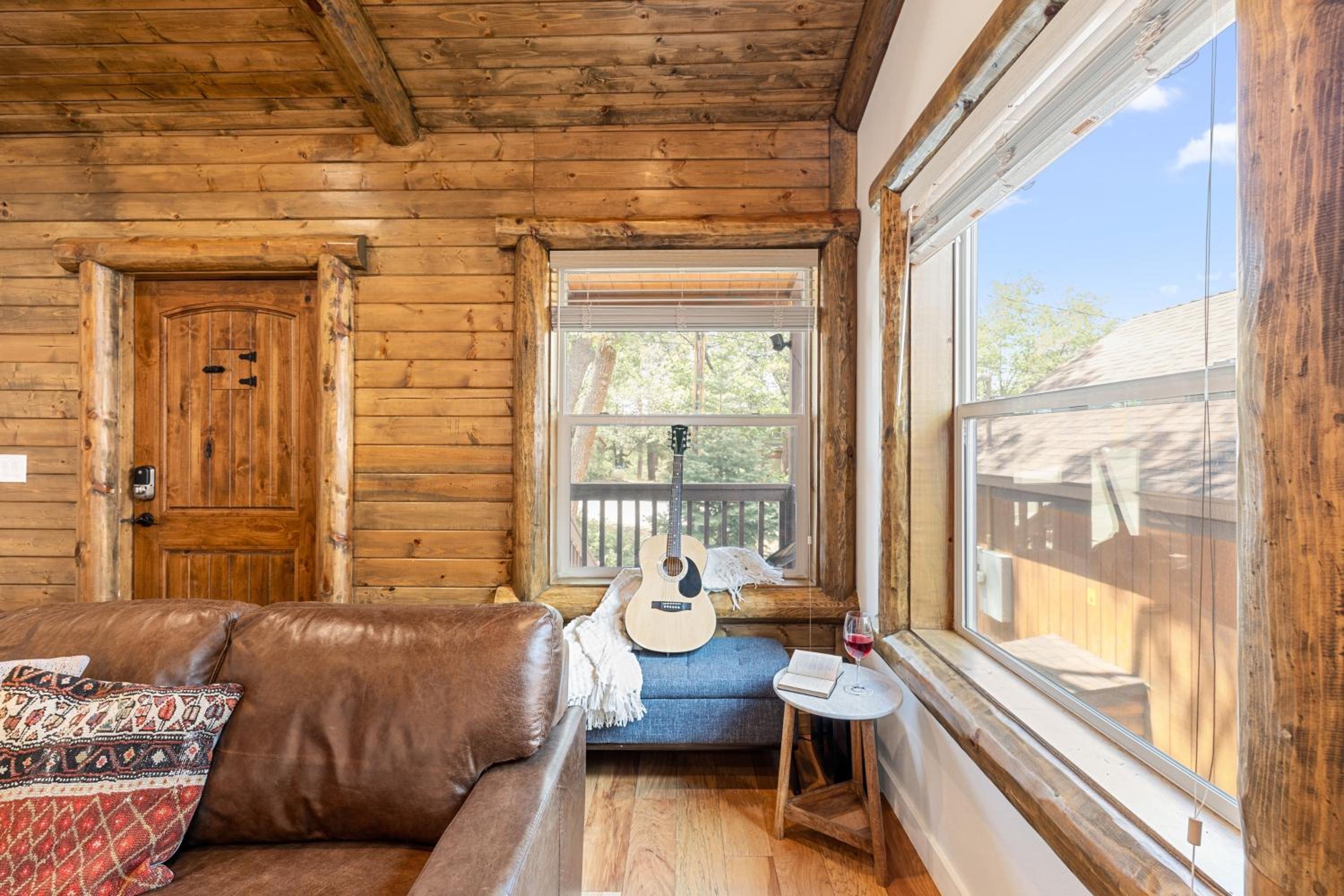 Teddy by AvantStay Majestic Cabin in Big Bear w Balcony