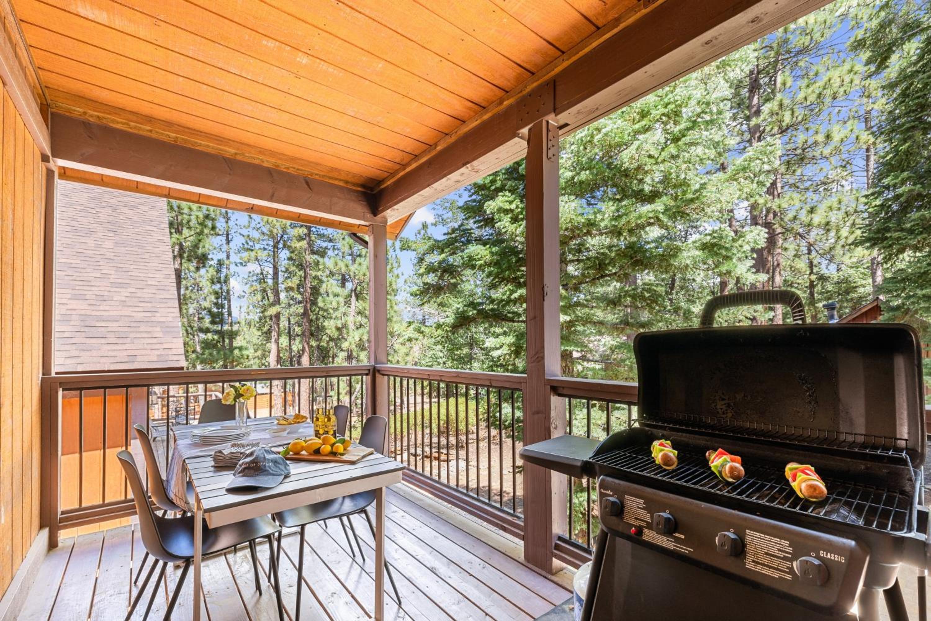 Teddy by AvantStay Majestic Cabin in Big Bear w Balcony