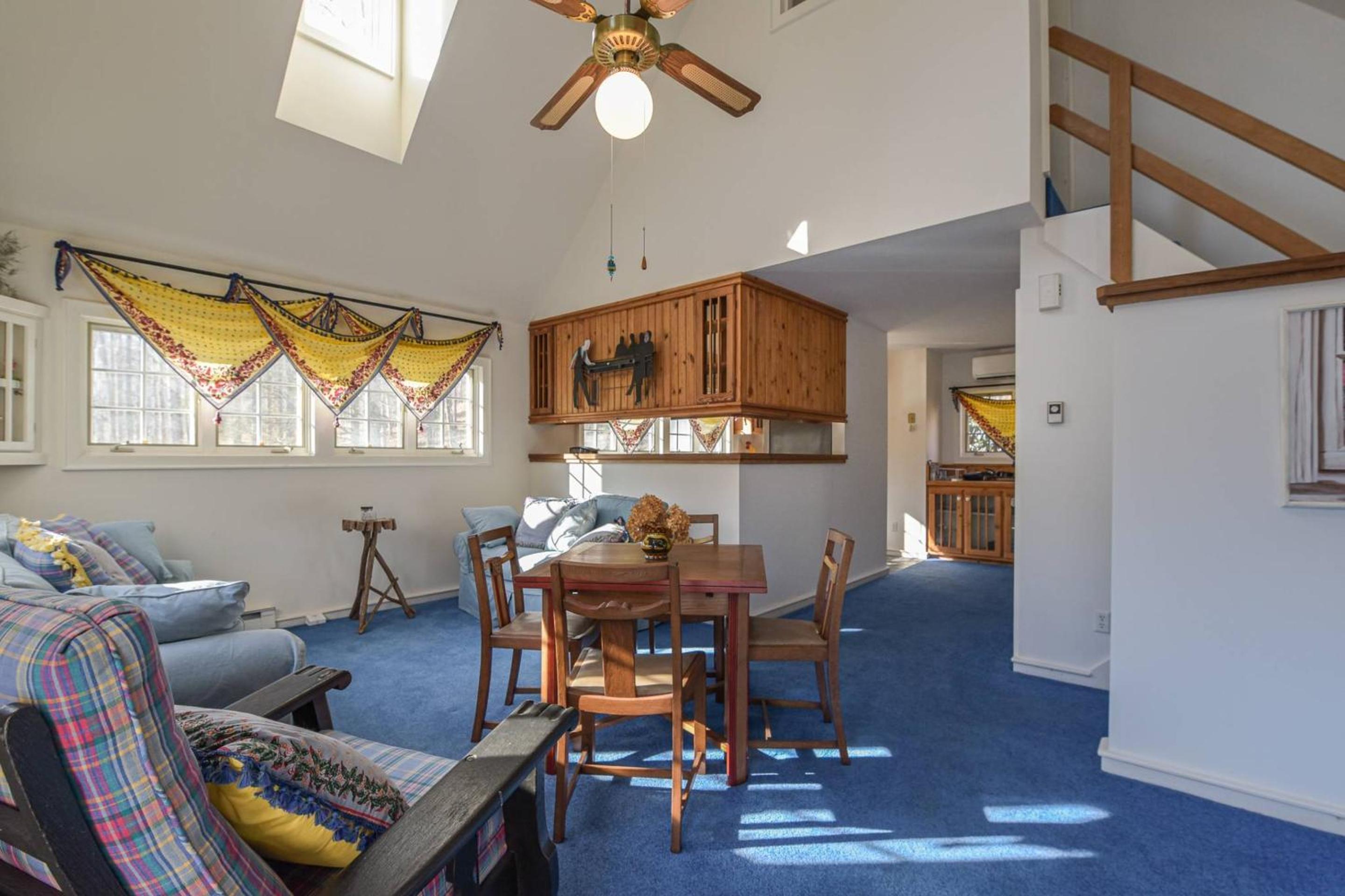 MainGuest House Private Pond Views Large Yard 20mins to Heart of Asheville
