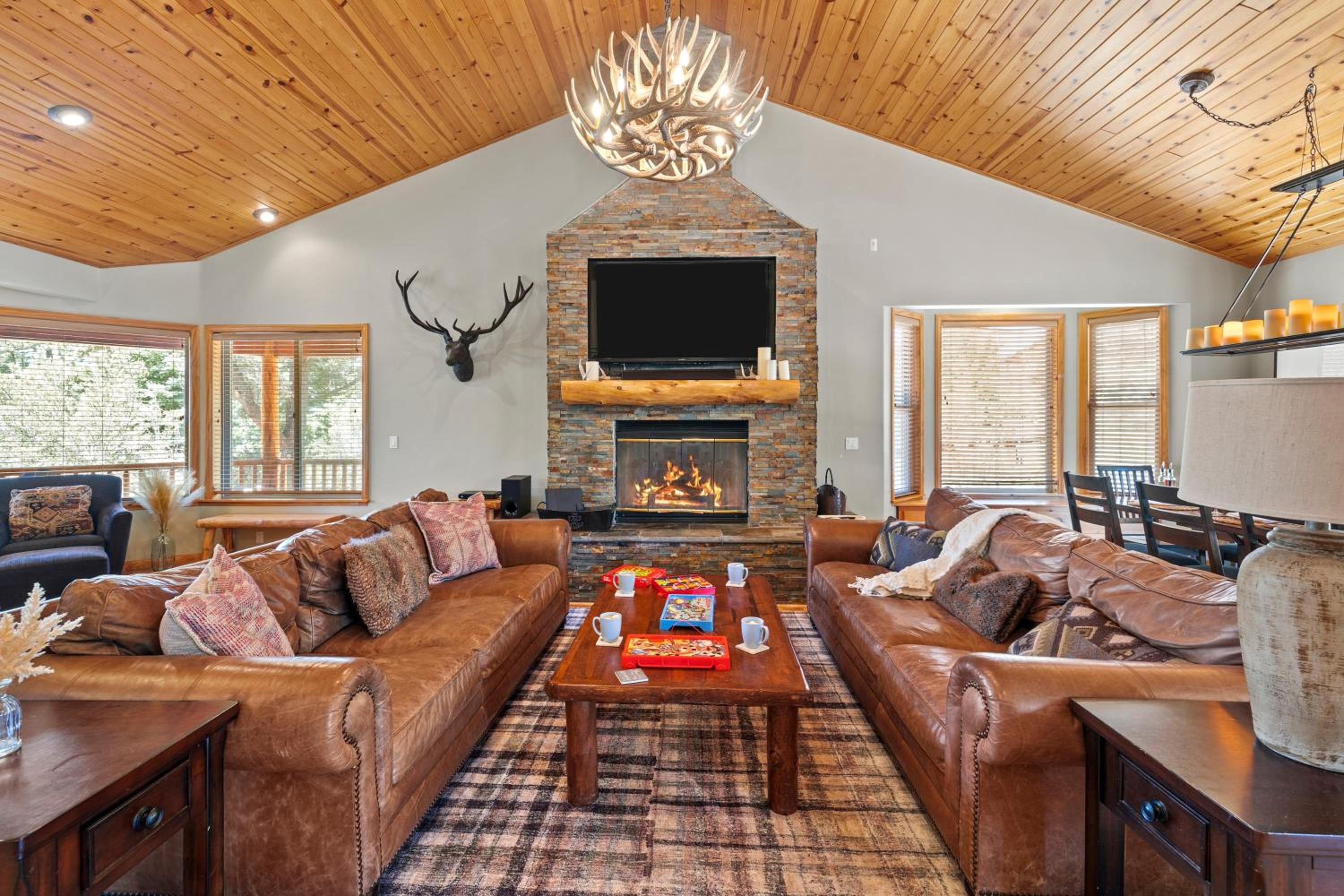 Linaker Lodge by AvantStay Gorgeous Cabin in Big Bear w Views view 3