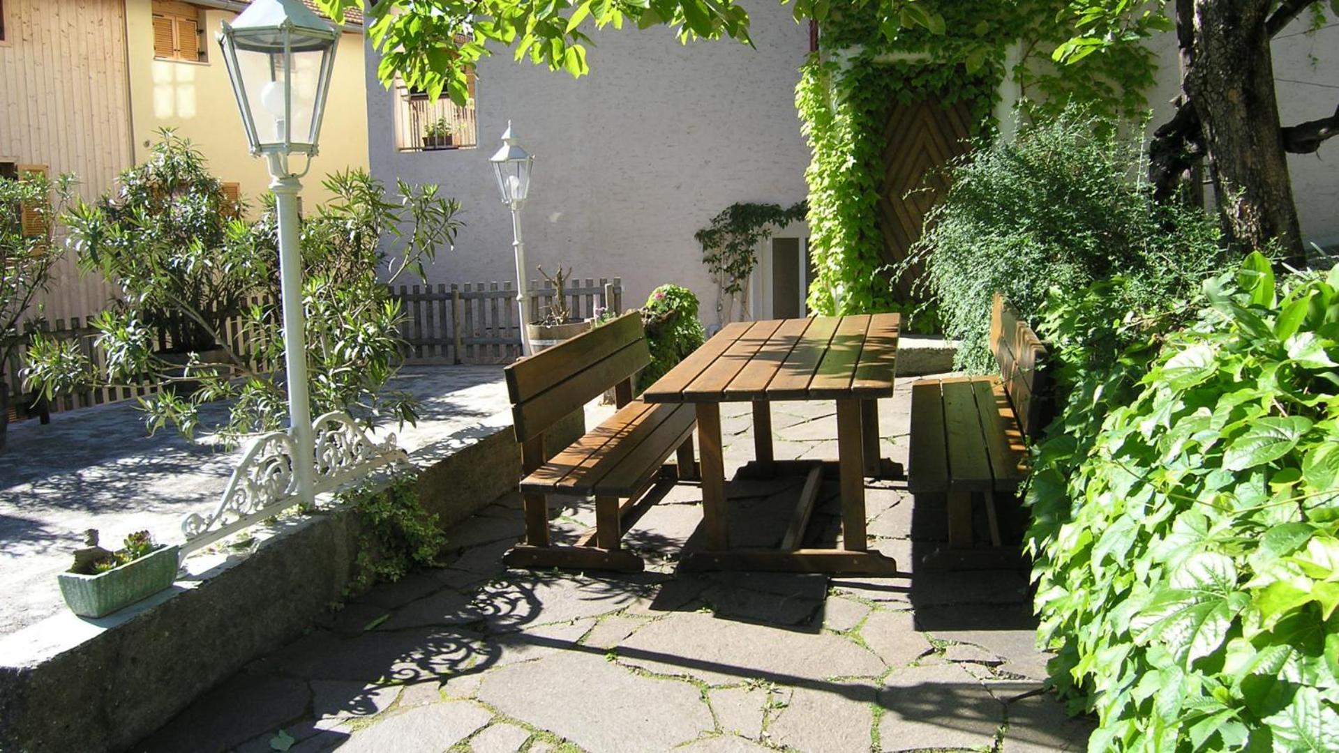 Photo 10