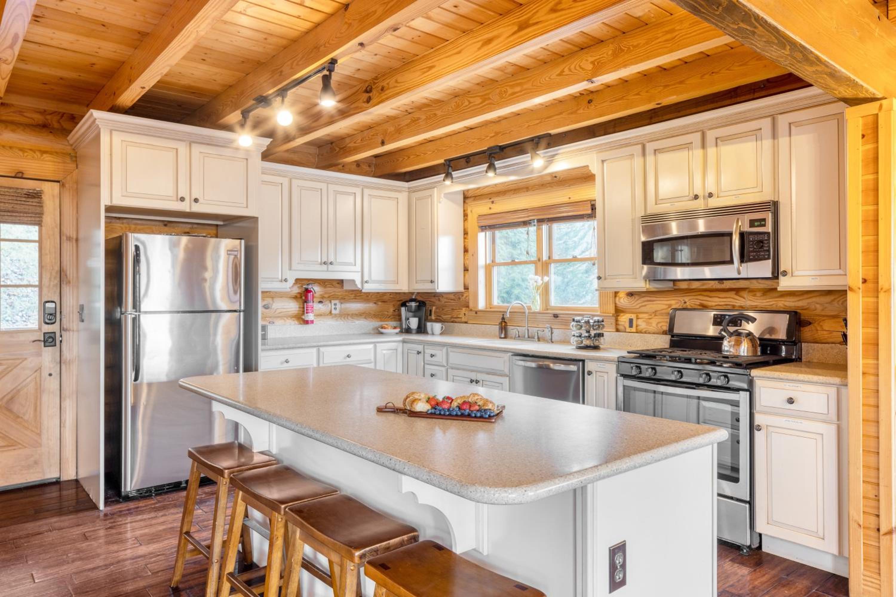 Leyland by AvantStay Cabin Mansion w Views