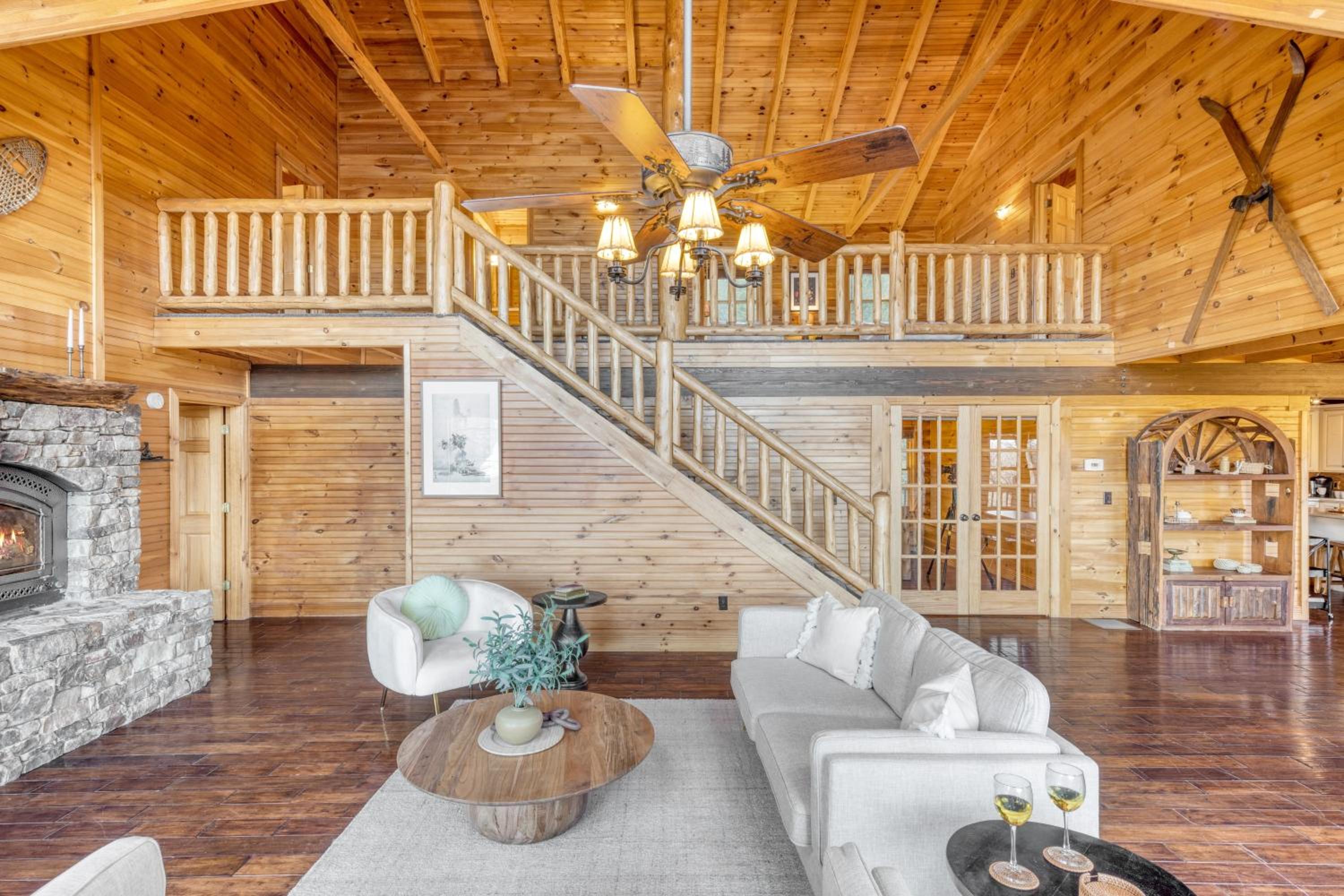 Leyland by AvantStay Cabin Mansion w Views