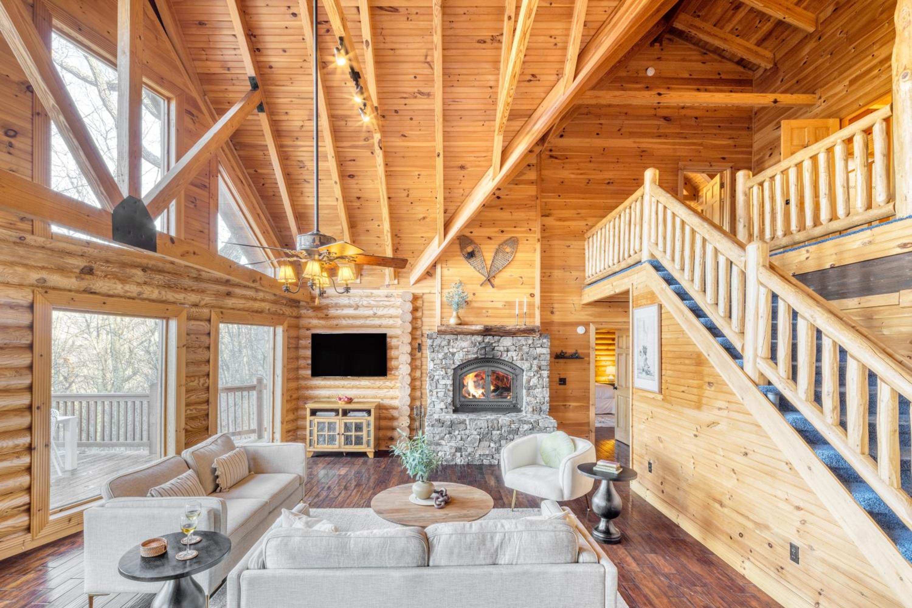 Leyland by AvantStay Cabin Mansion w Views