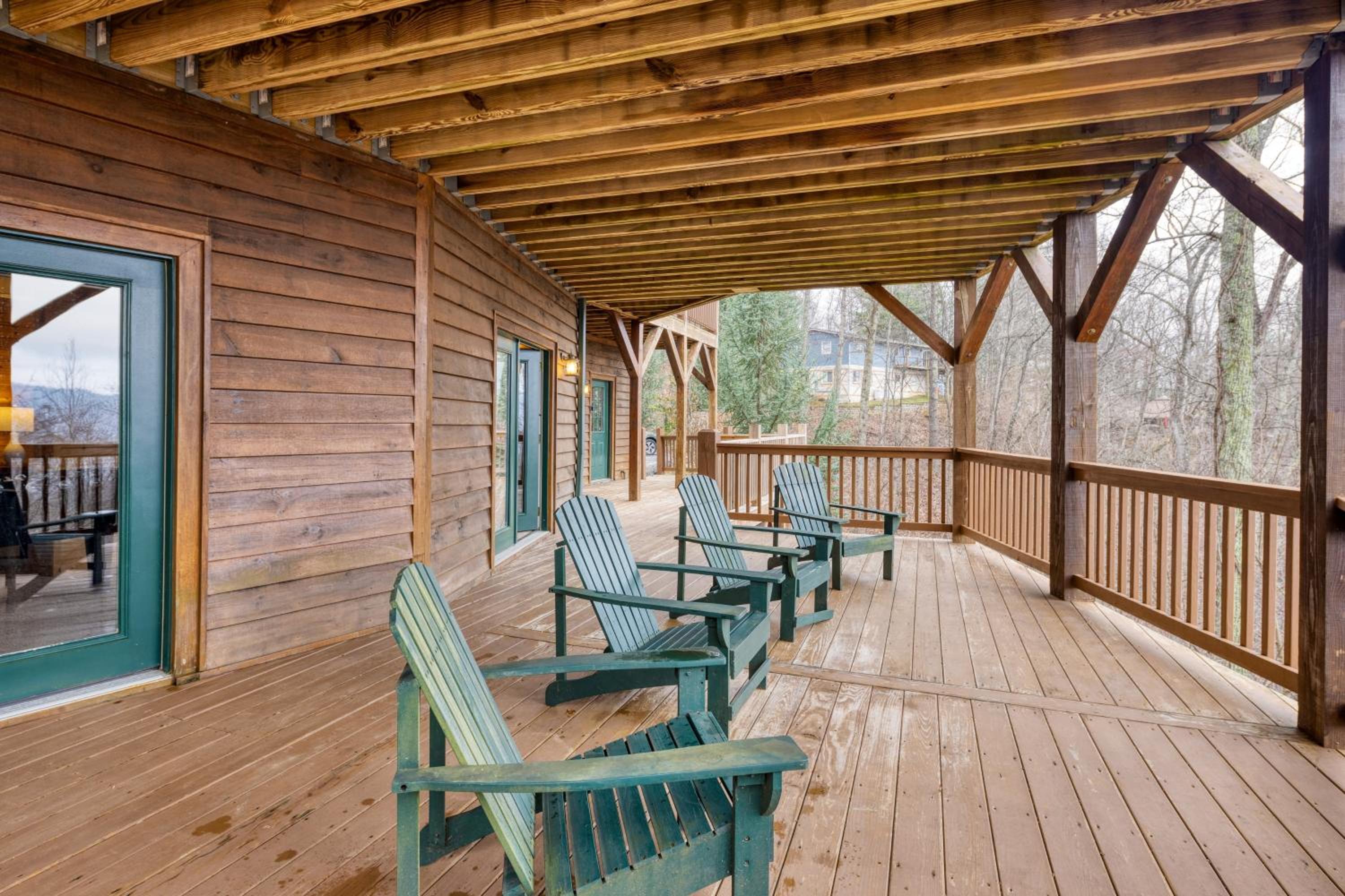 Leyland by AvantStay Cabin Mansion w Views