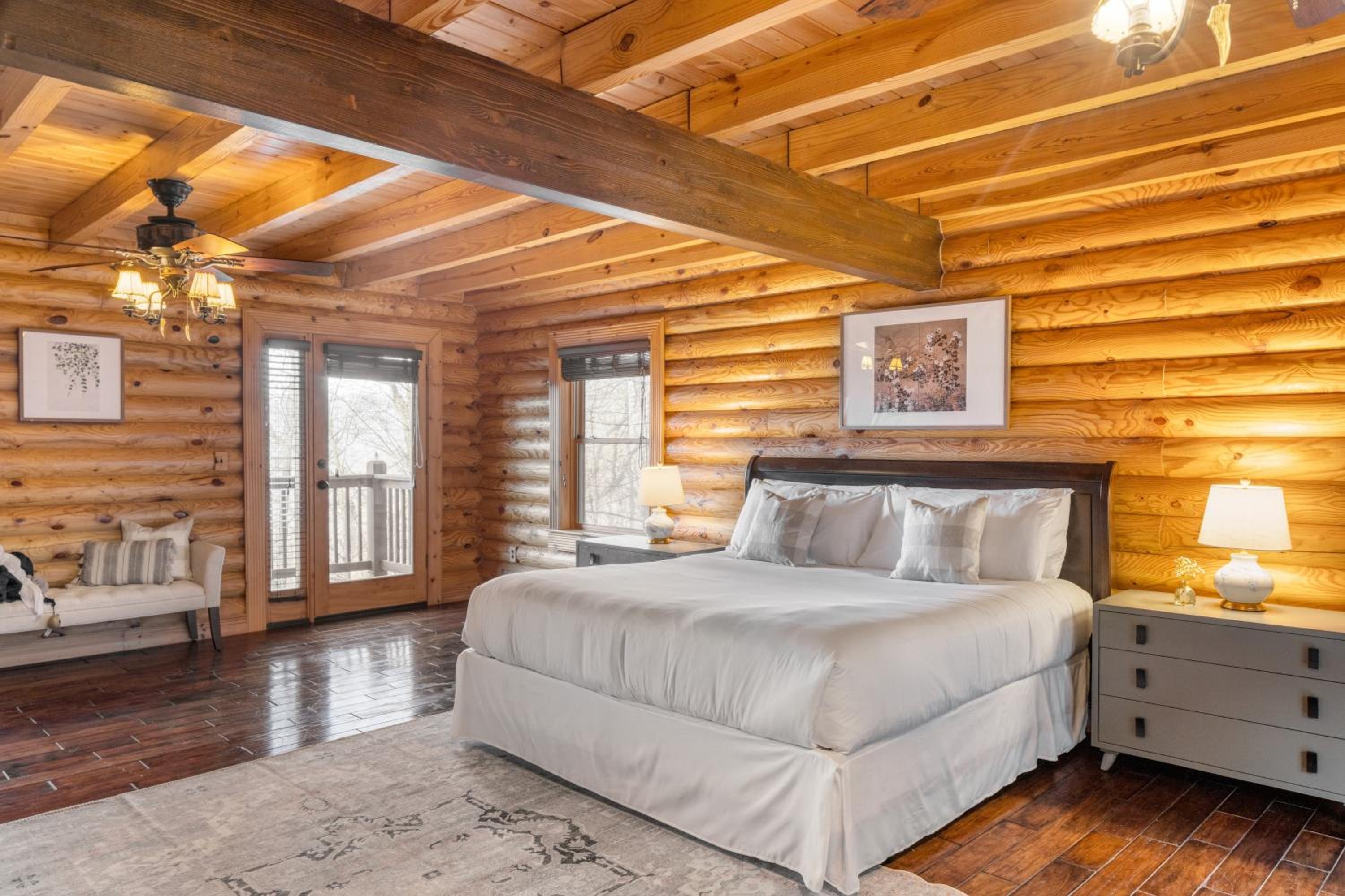 Leyland by AvantStay Cabin Mansion w Views