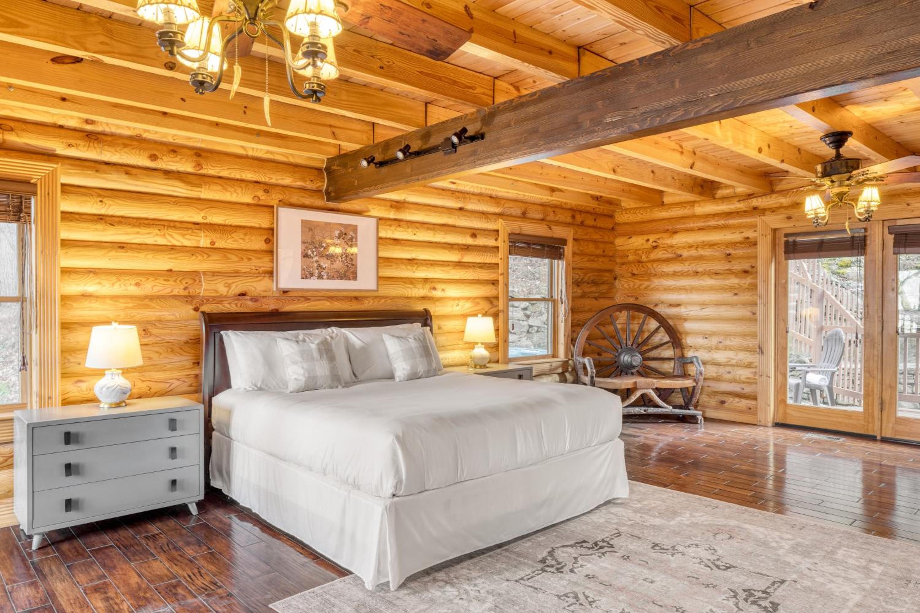 Leyland by AvantStay Cabin Mansion w Views