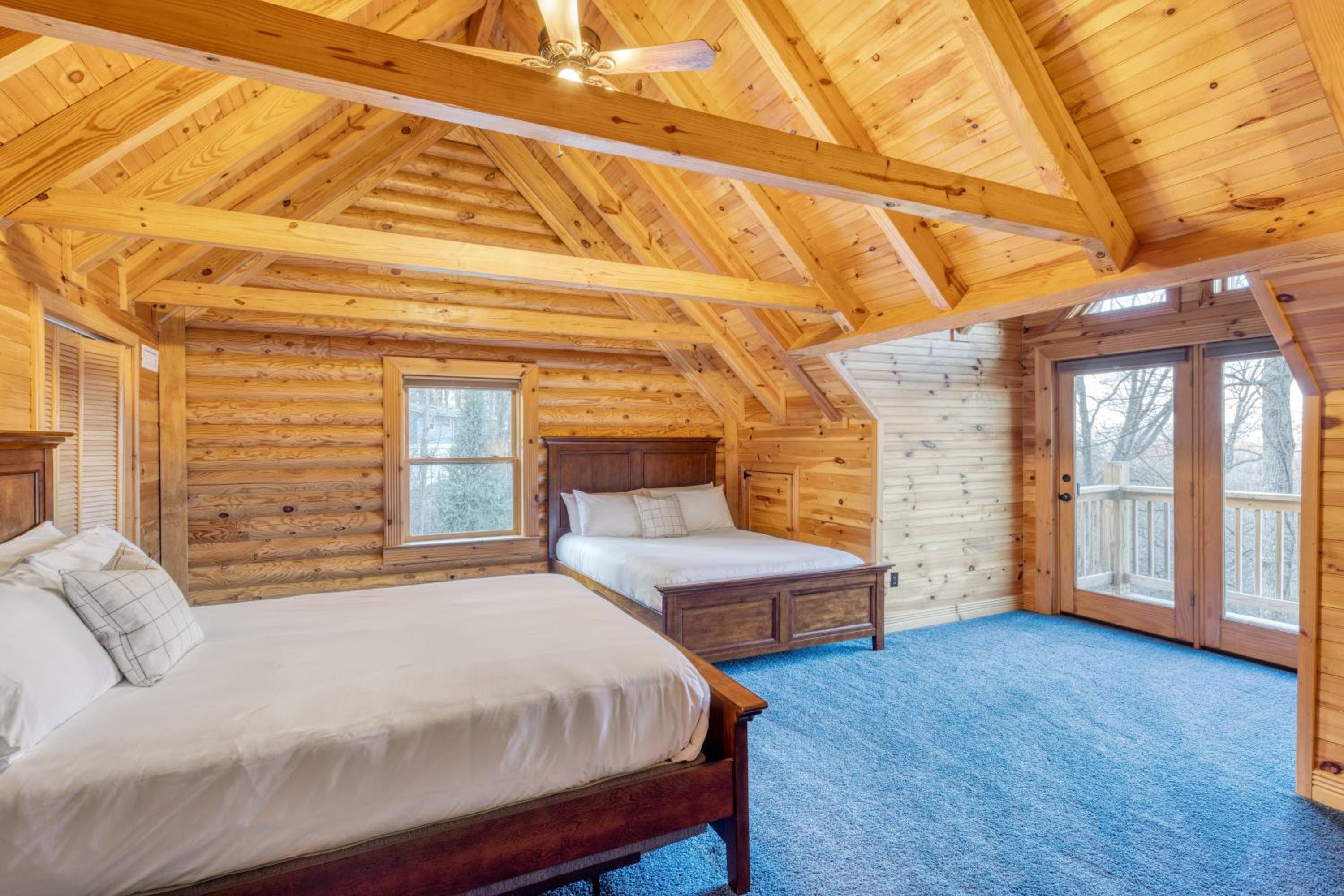 Leyland by AvantStay Cabin Mansion w Views
