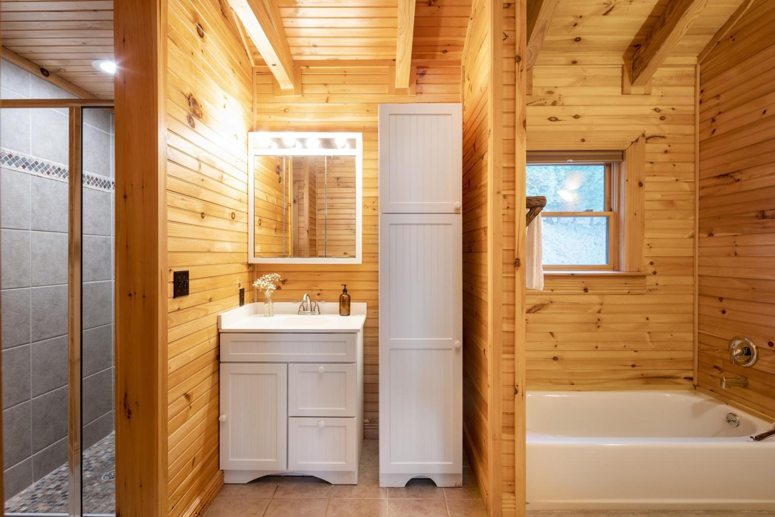 Leyland by AvantStay Cabin Mansion w Views