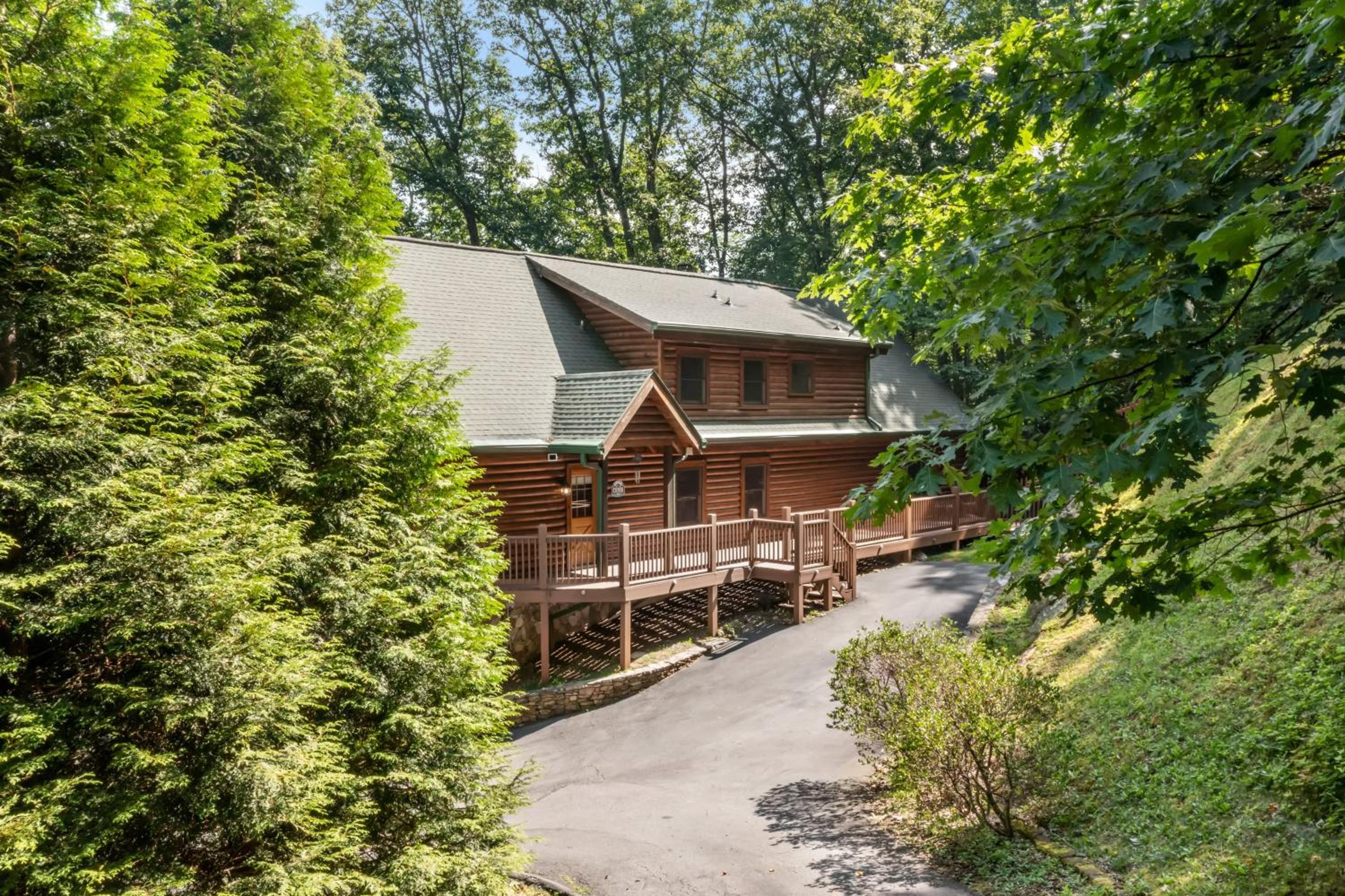 Leyland by AvantStay Cabin Mansion w Views