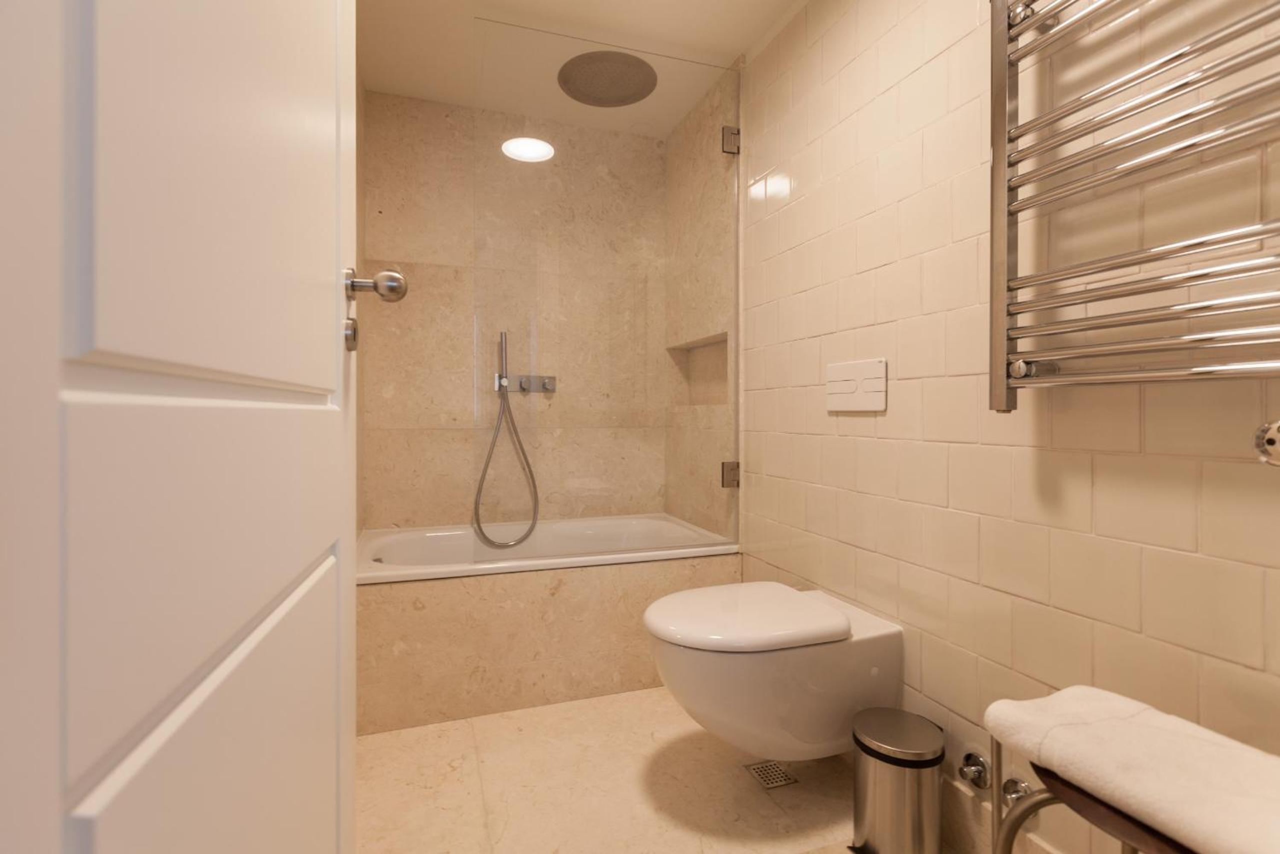 FLH Downtown Central Arammish Apartment