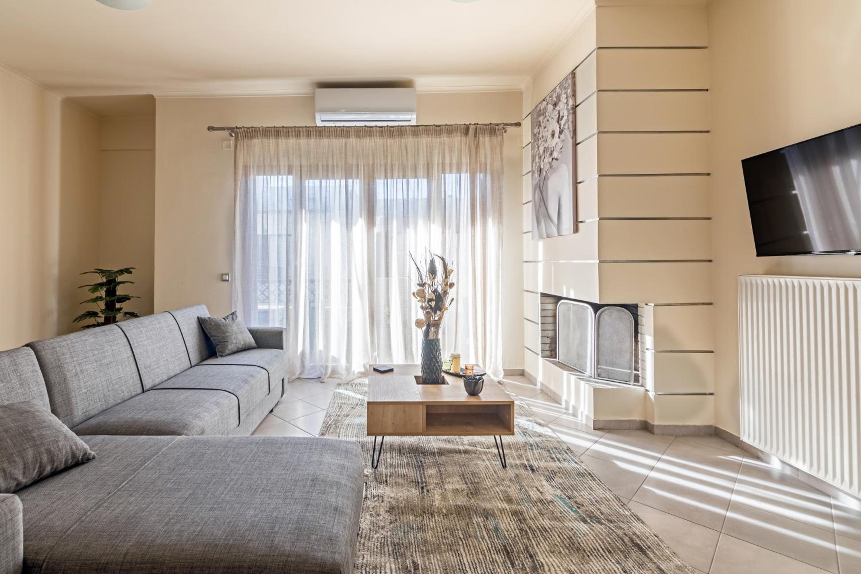 Zephyrus Cityscape Condo,By IdealStay Experience