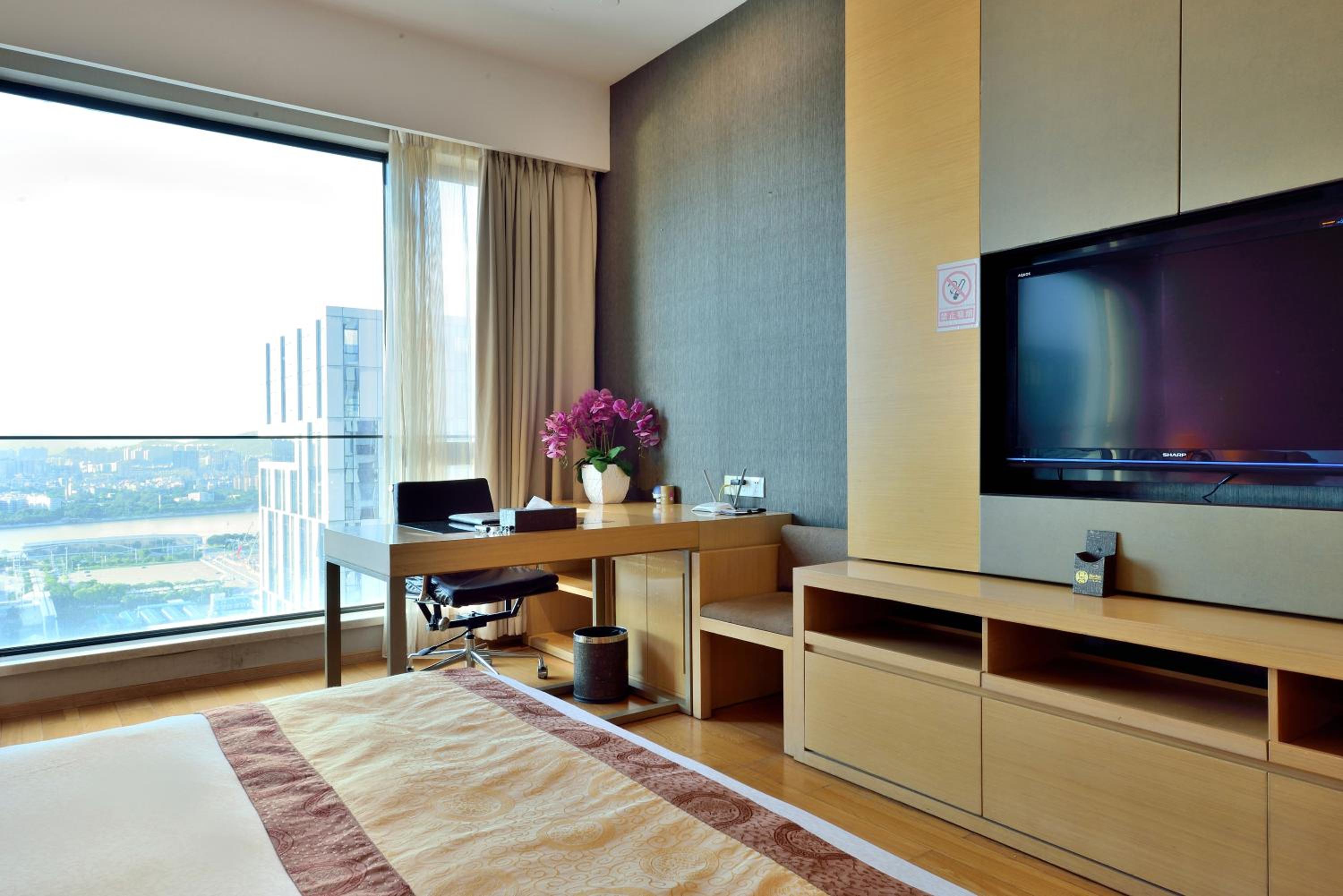 HeeFun Apartment GZ -Poly World Trading Center