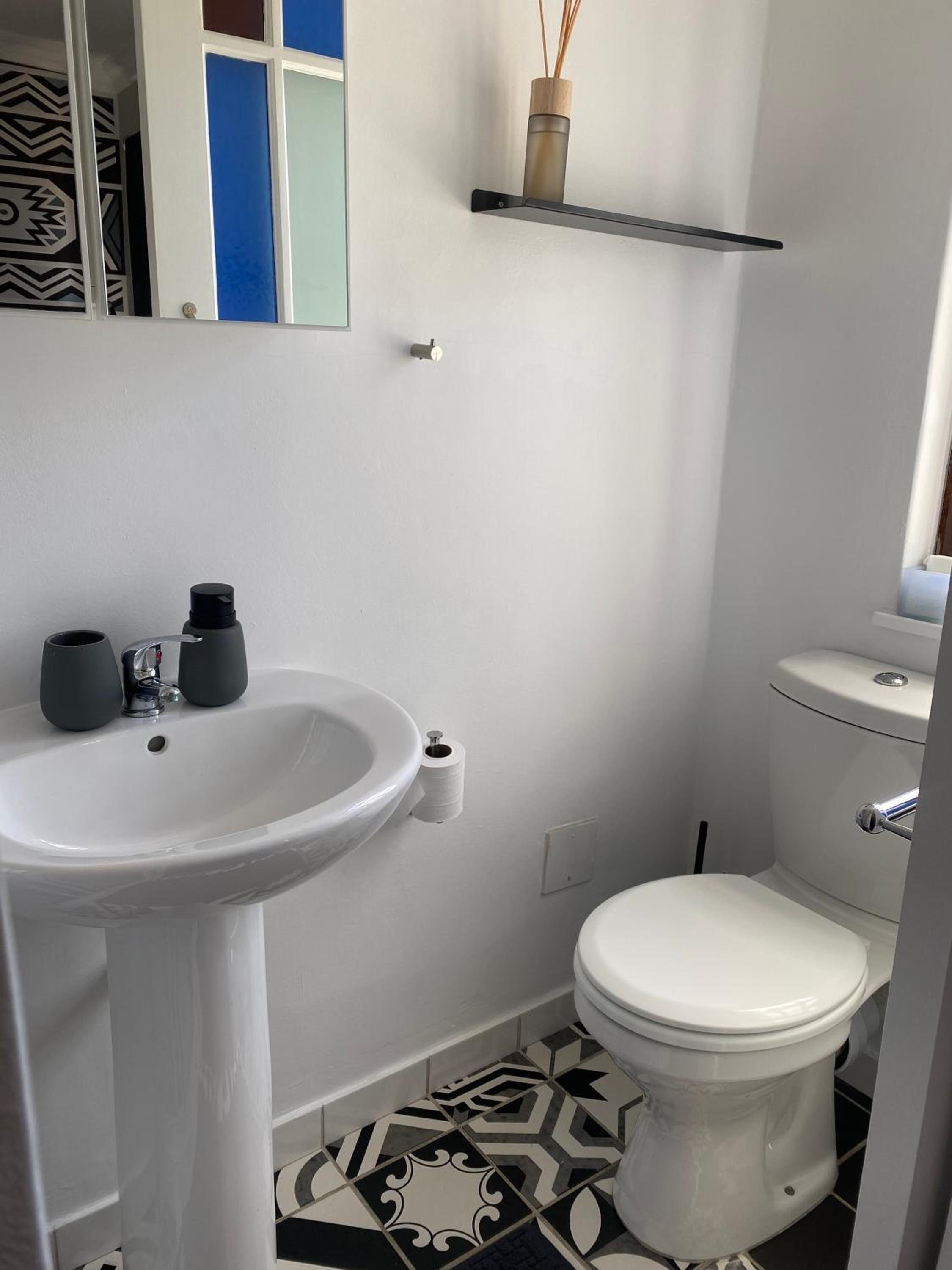 Milner Cottage: Digital Nomad Oasis view 5