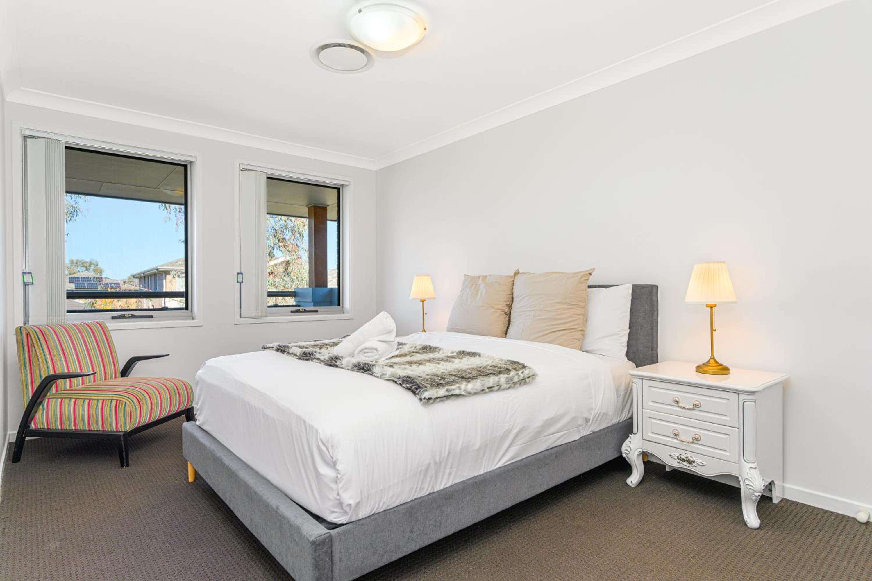 Jordan Springs 5 bedrooms home near shopping