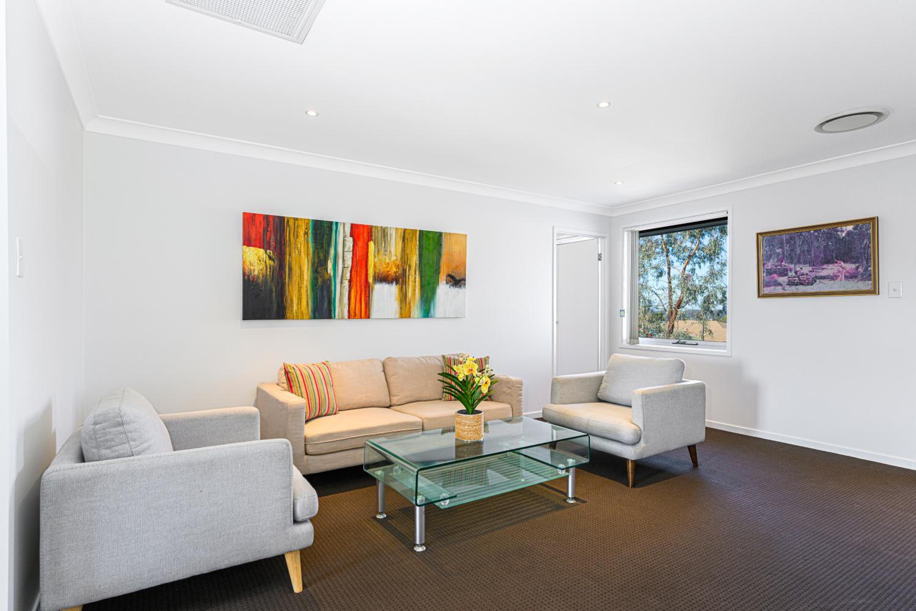 Jordan Springs 5 bedrooms home near shopping