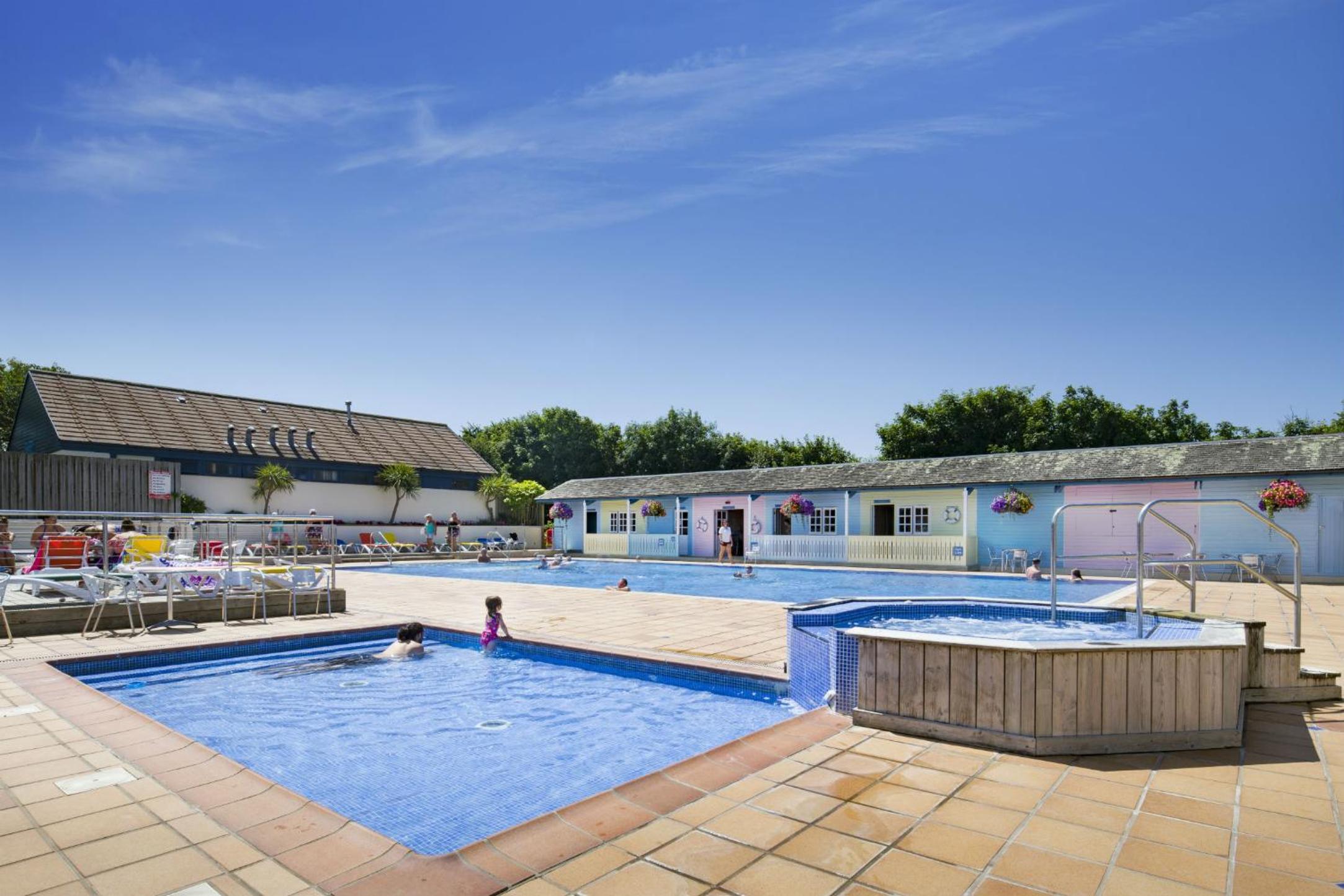 Luxury Harlyn Lodge with Hot Tub