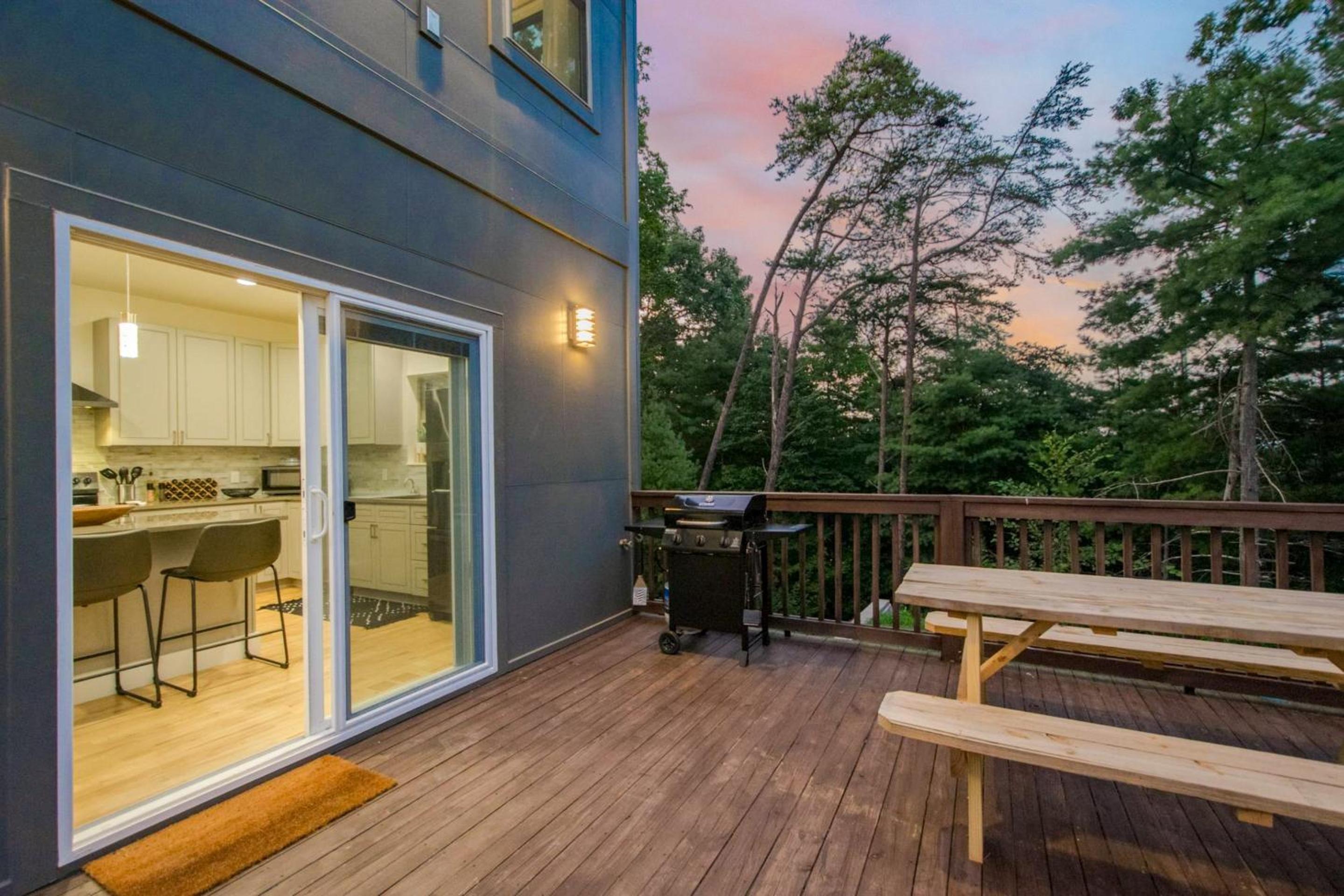 Hot Tub Fire Pit Mountain Views 10min to AVL Modern Escape by Avanstay