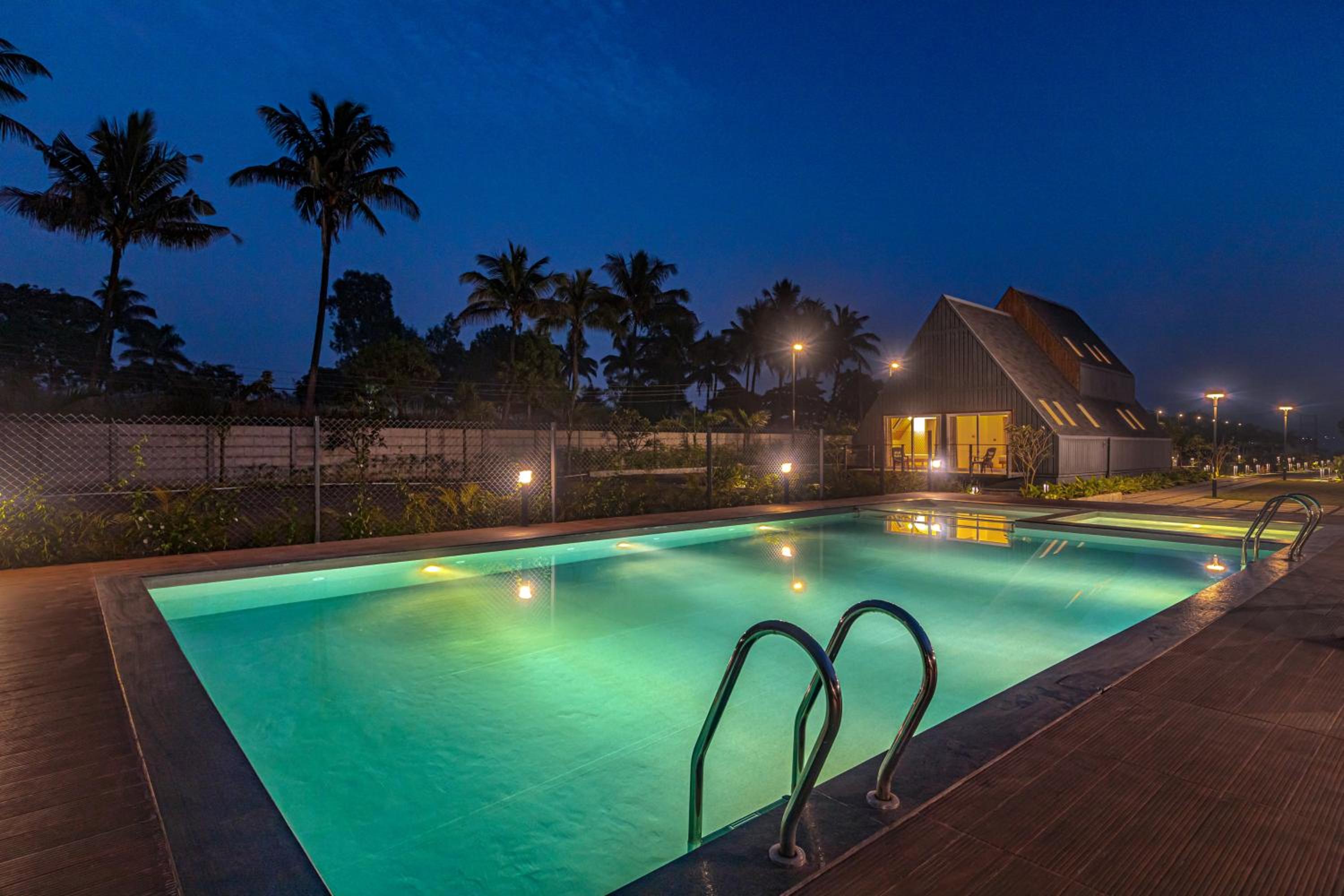 Palasa 6BHK w Lake view, Pool, Patio, Parking view 4