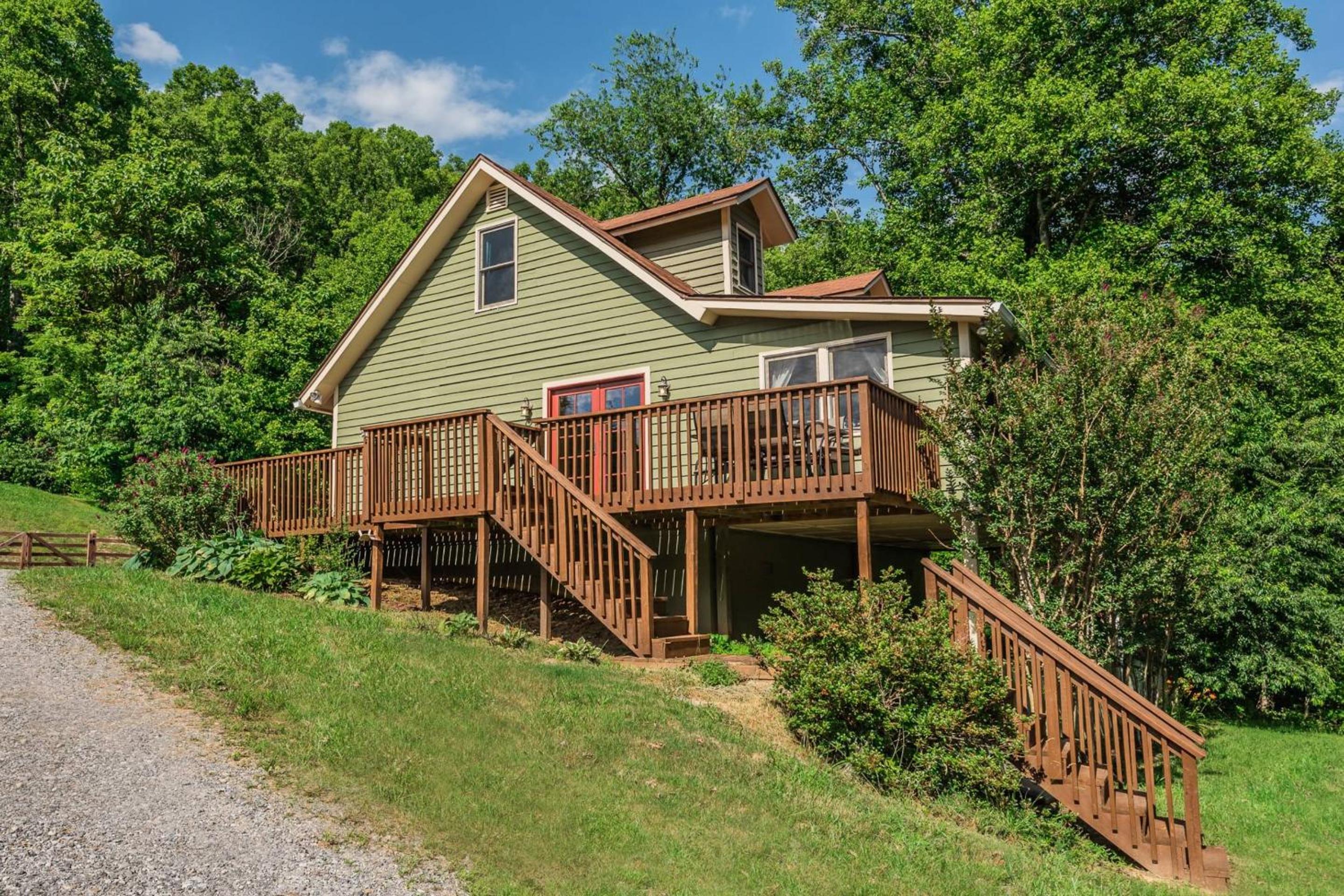 Hickory Nut Hideaway by AvantStay Mountain Views
