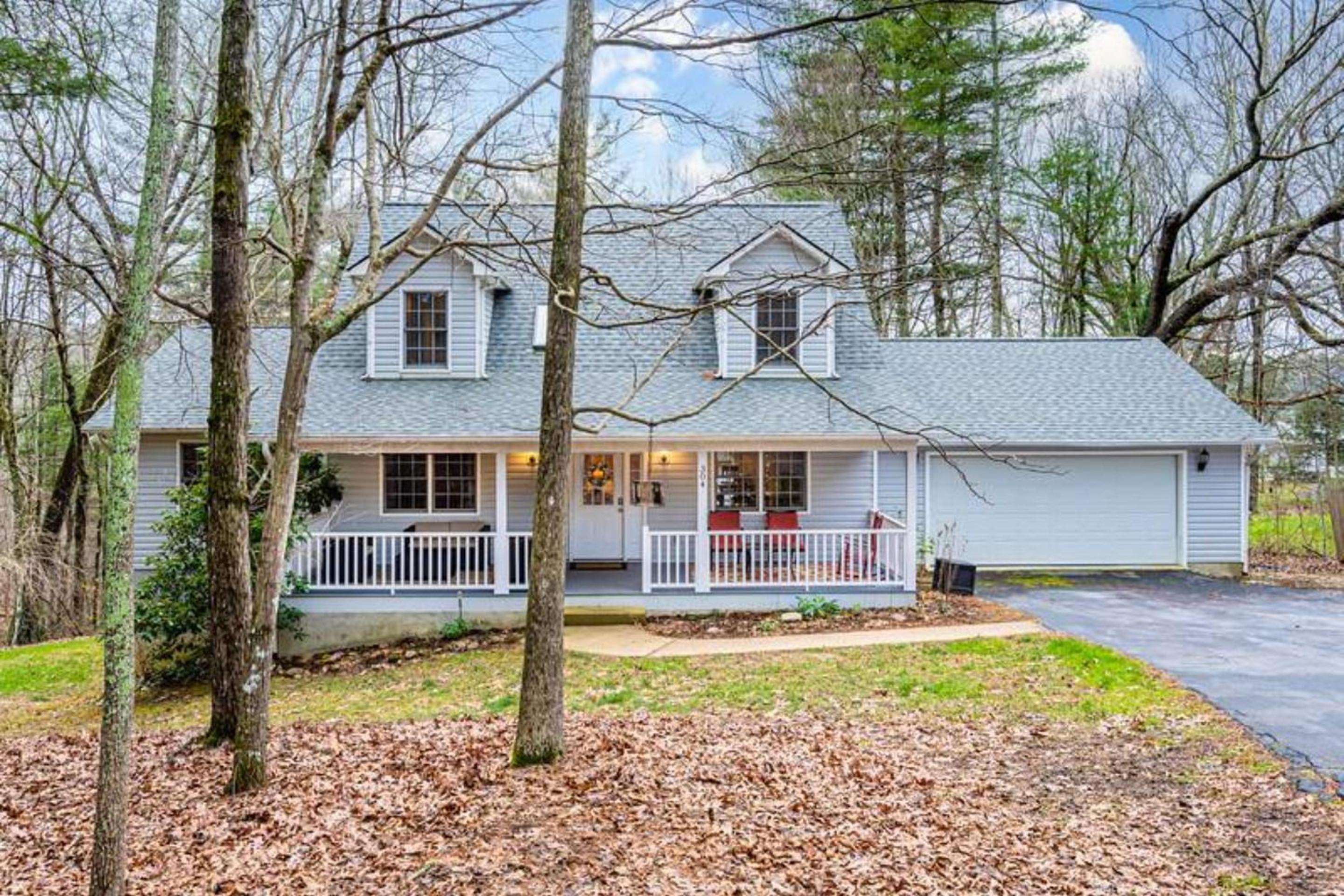 Asheville Cottage Retreat by AvantStay A Charm