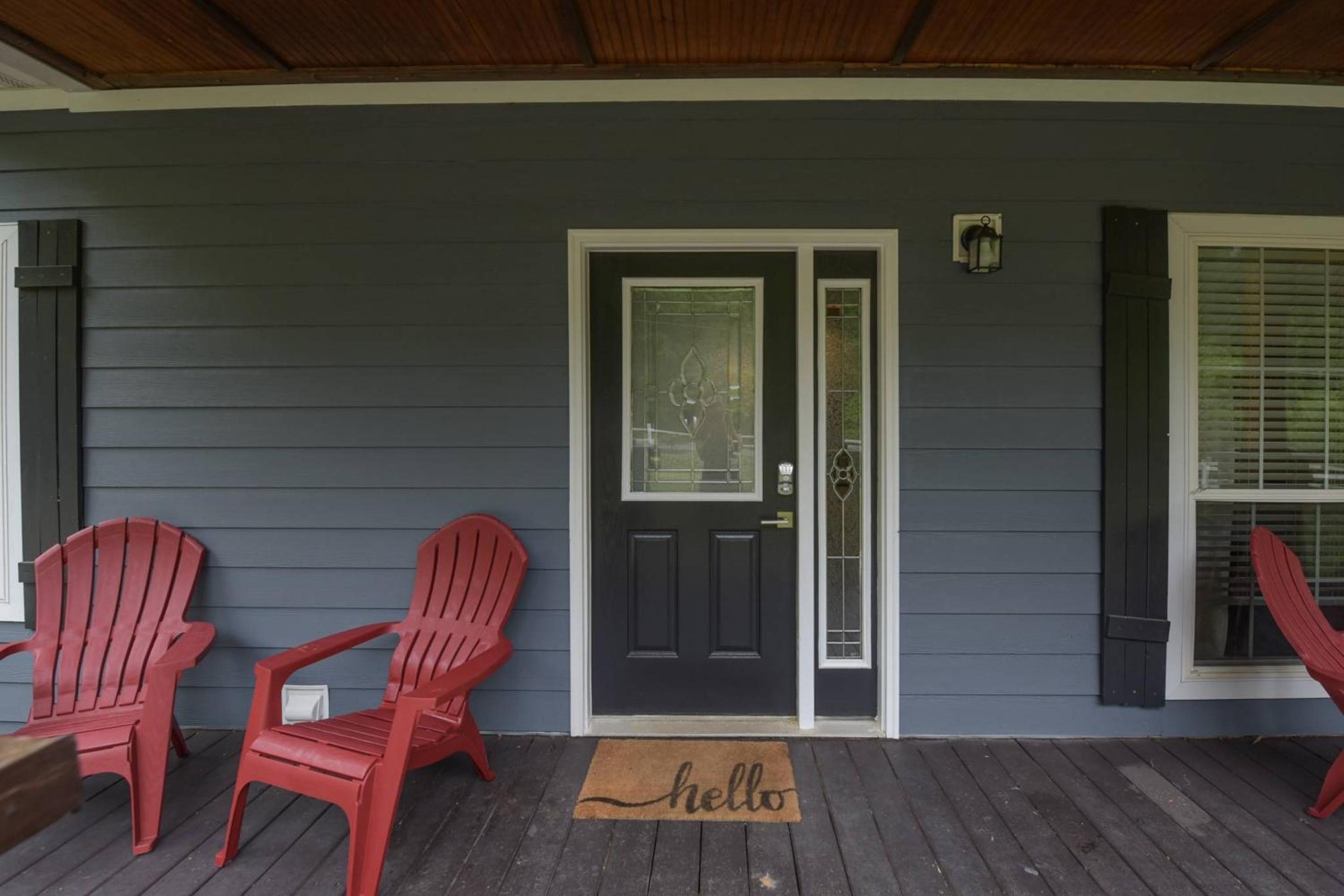 Riverside Ranch by AvantStay Mins to Downtown