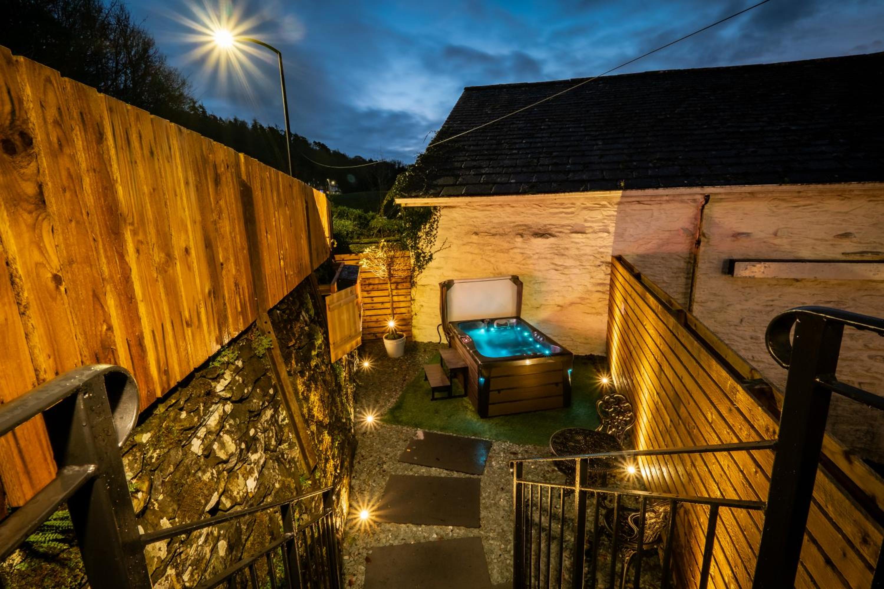 Stunning cottage Grade 2 listed with parking and Hot Tub view 4
