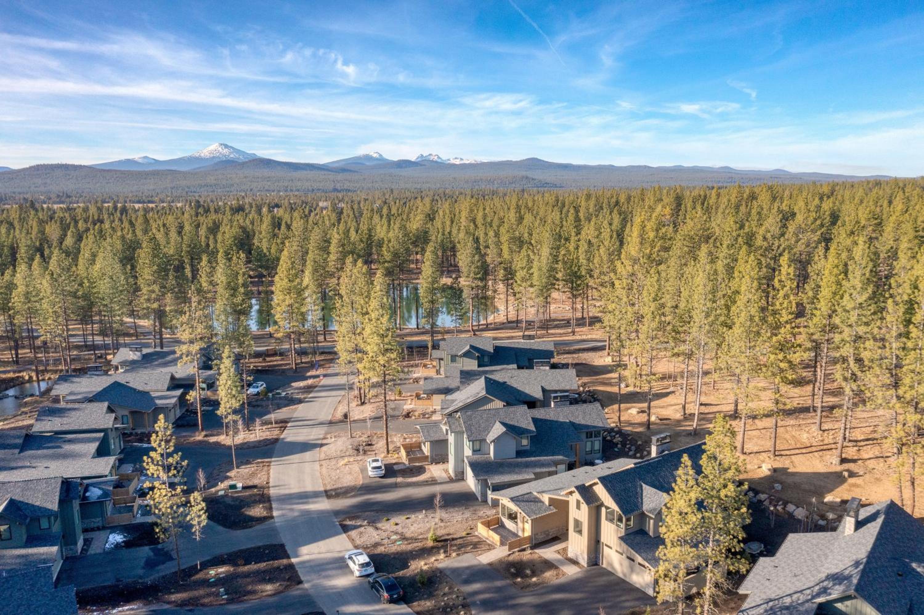 Grand Fir by AvantStay Hot Tub and Firepit