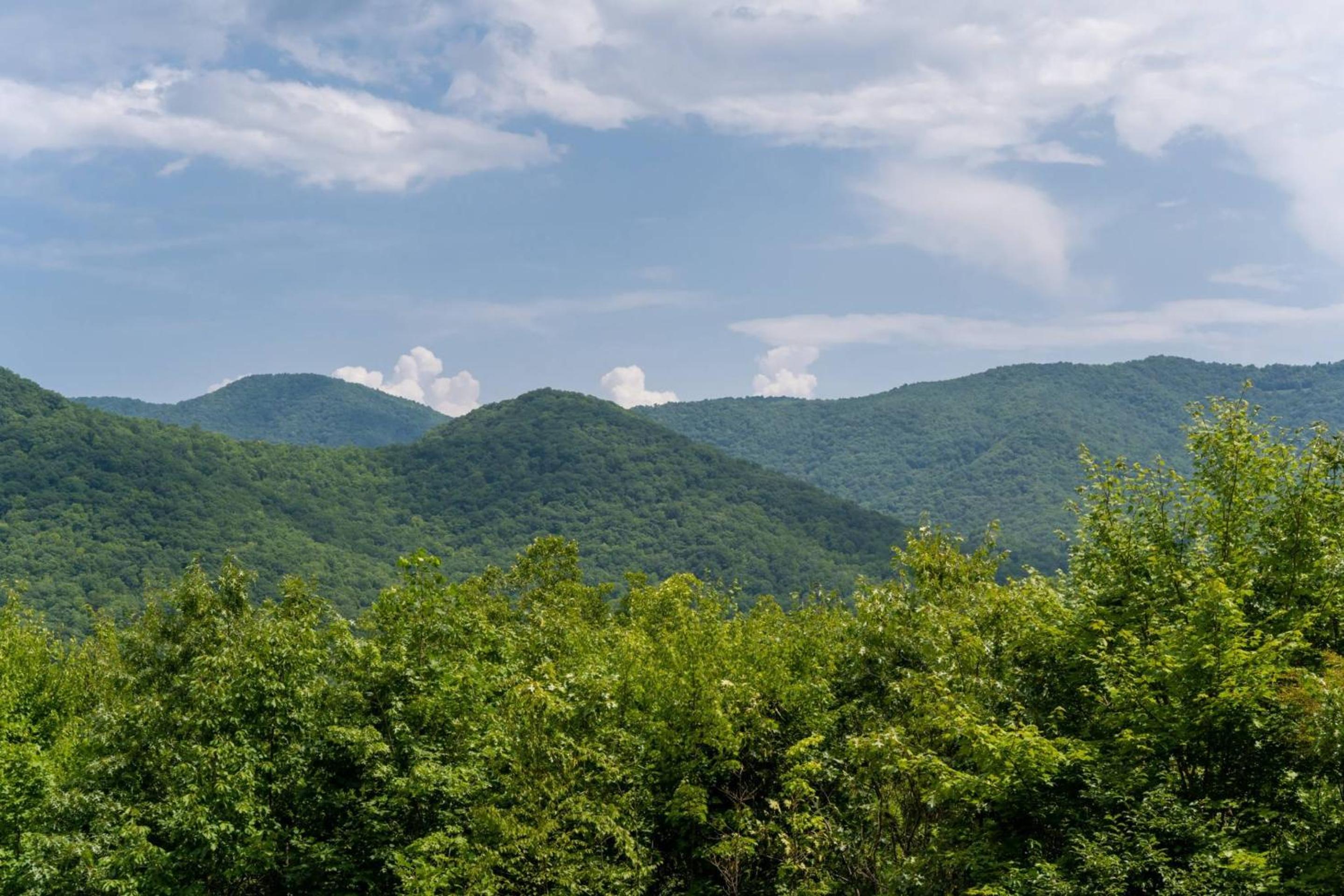 Among the Clouds by AvantStay Views Hot Tub