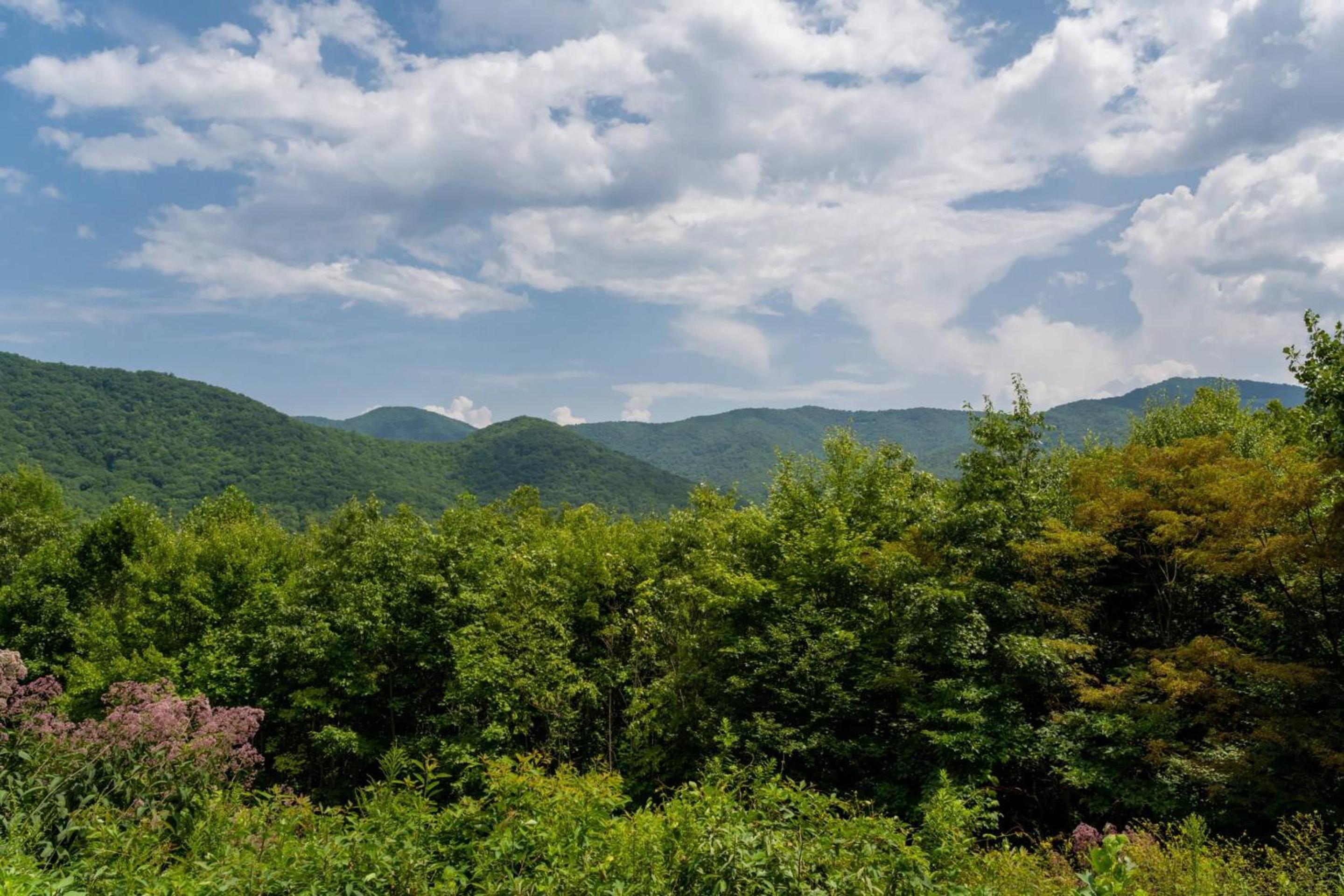 Among the Clouds by AvantStay Views Hot Tub