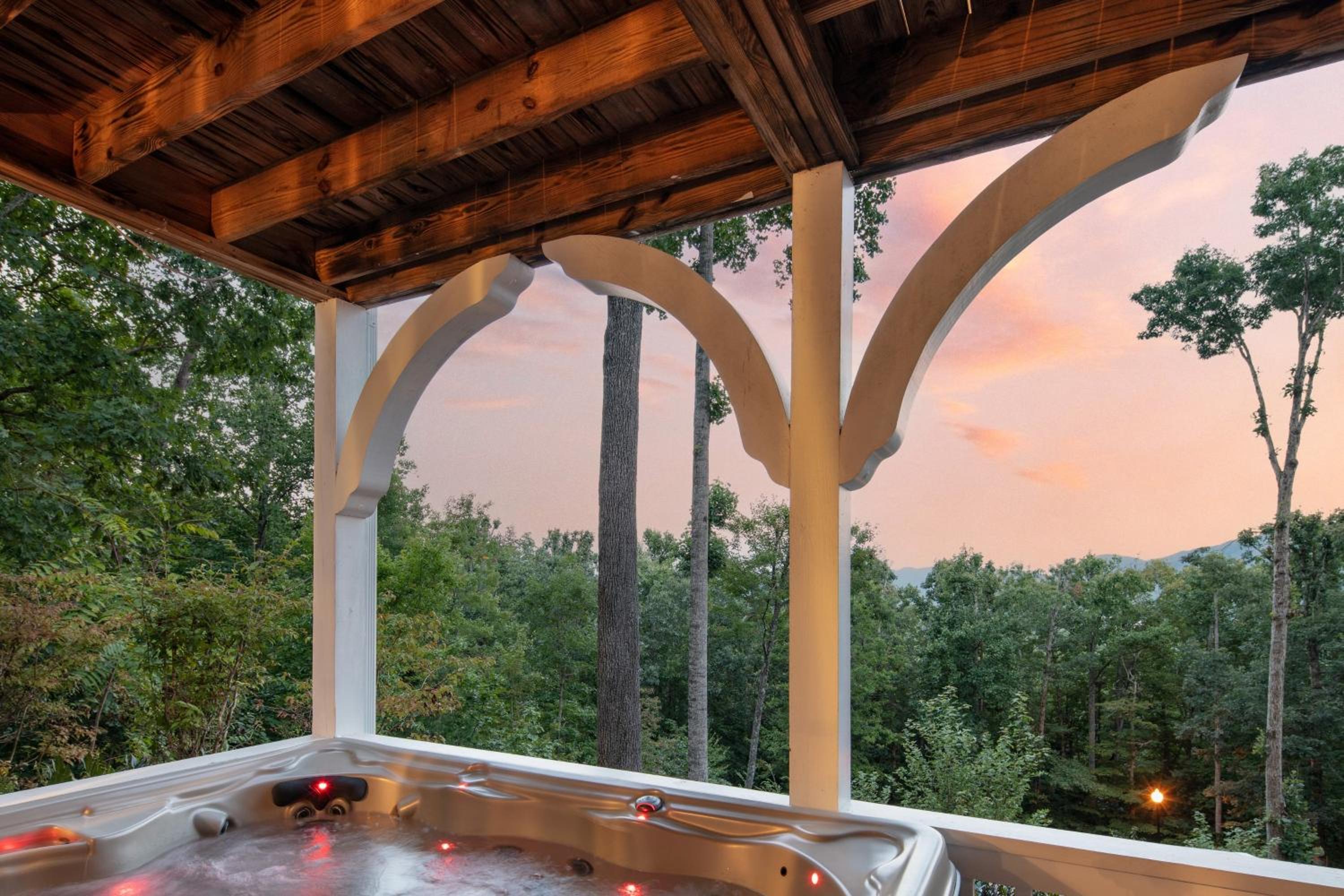 Juliet by AvantStay Mountain Views Near AshevilleBlack Mountain
